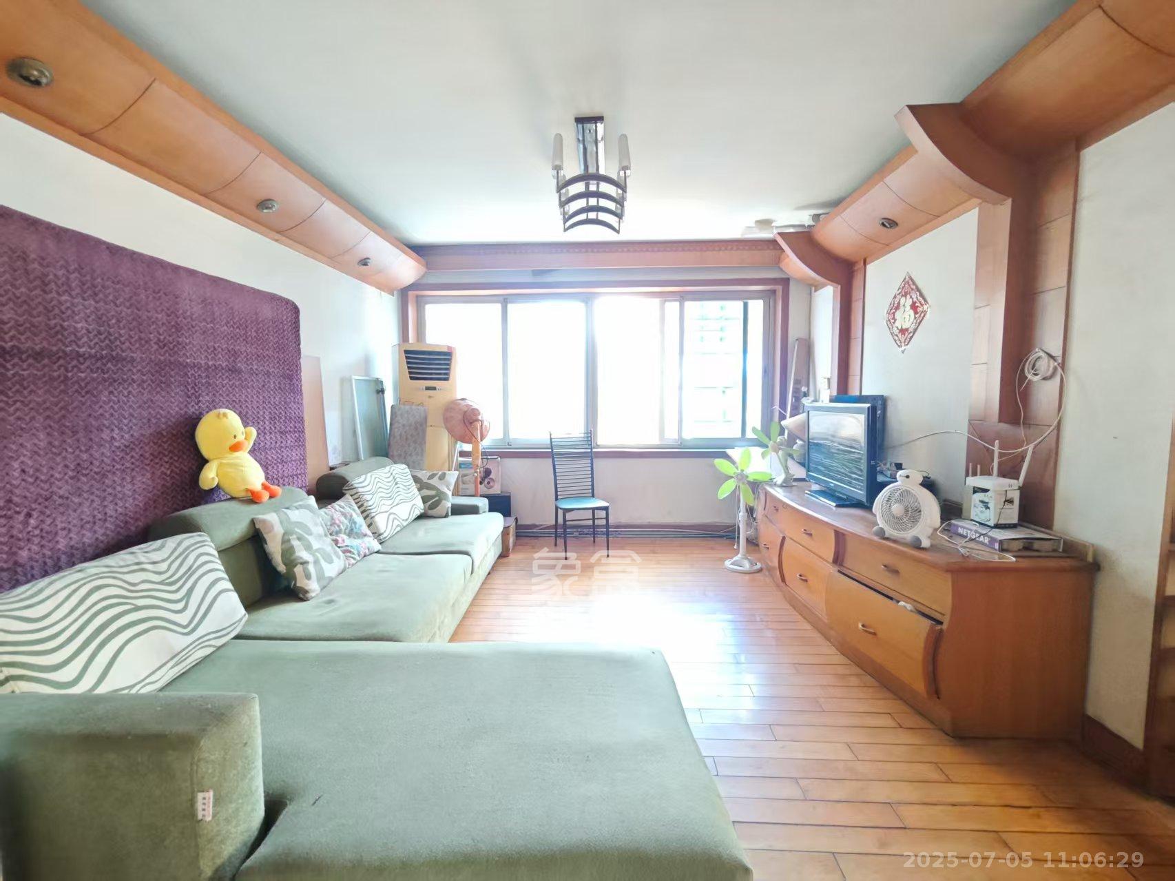 湖南省第六工程公司宿舍(扫把塘) 3室2厅1卫 1800.0元/月 湖南省第六工程公司宿舍(扫把塘) 3室2厅1卫 1800.0元/月室内图