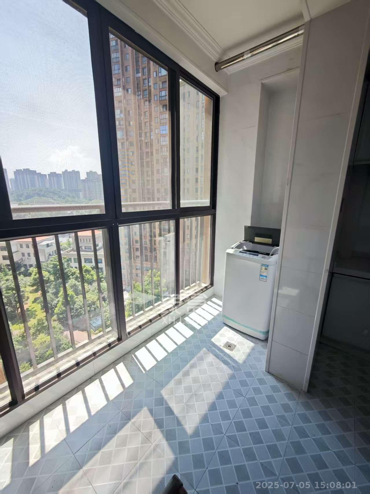 湘诚德峰小区A区  3室2厅2卫    2500.0元/月室内图