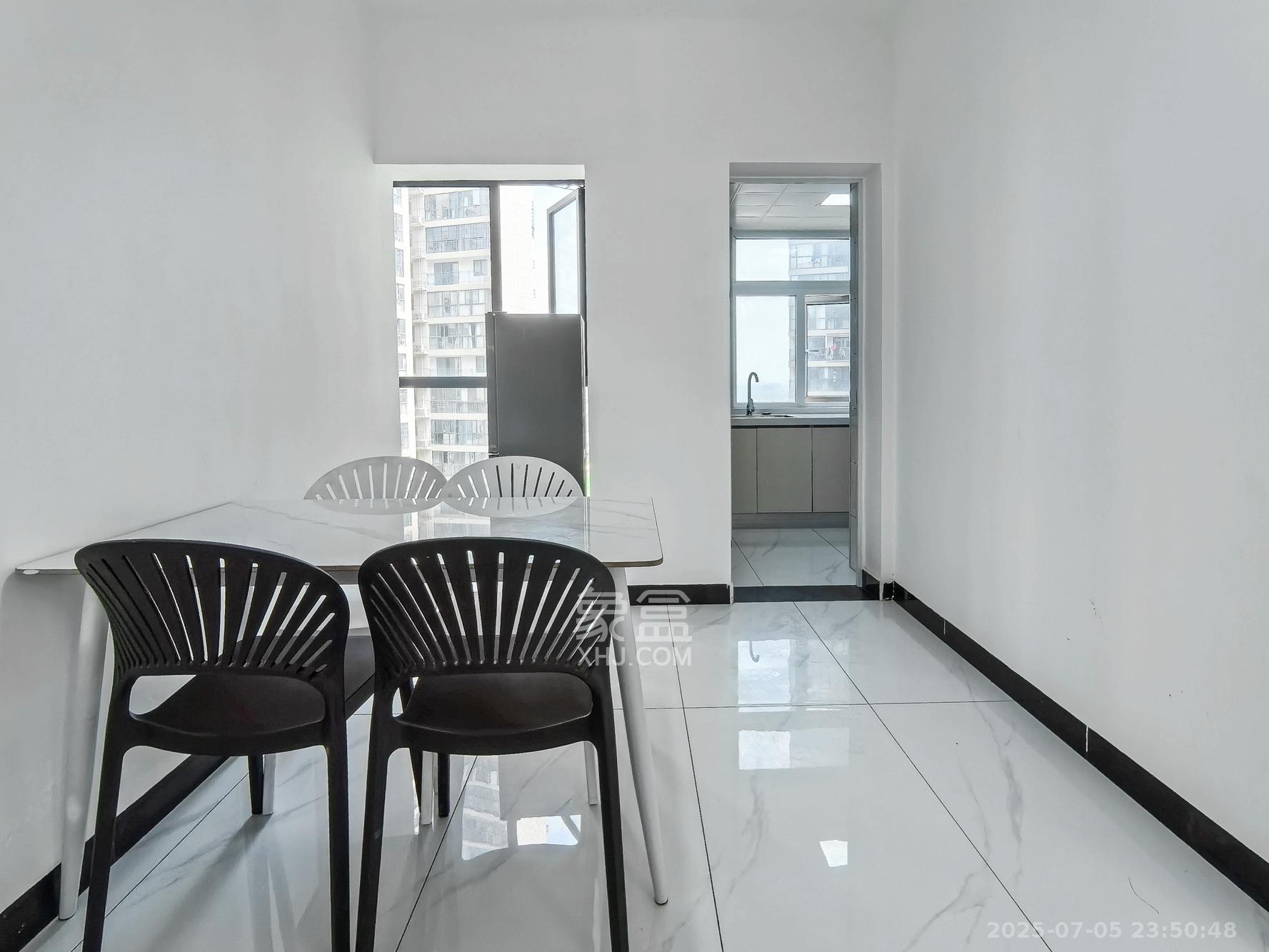 和悦城(蟠龙景苑) 3室2厅2卫 75.8万 和悦城(蟠龙景苑) 3室2厅2卫 75.8万客厅