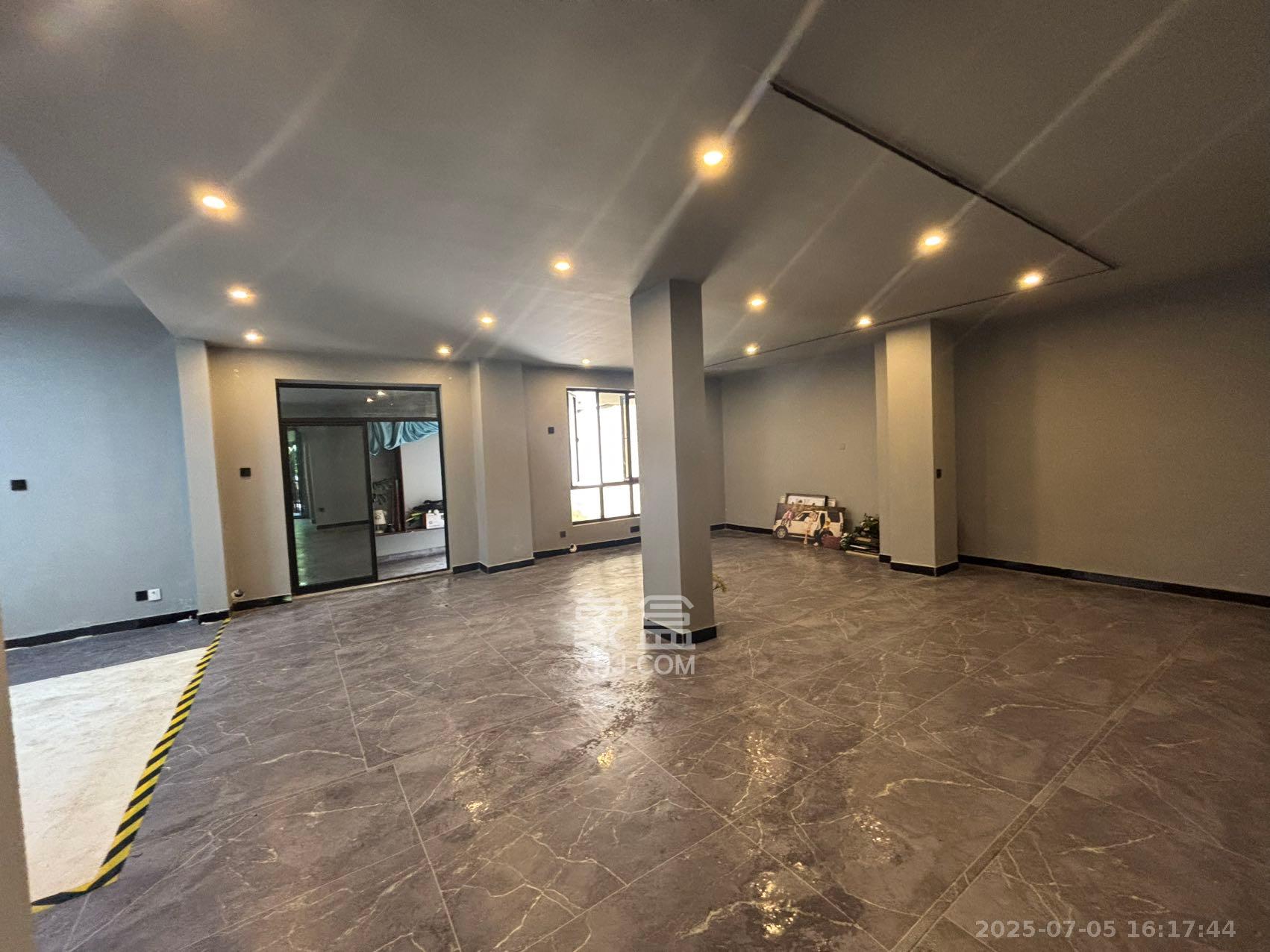 欧莱雅郡 4室2厅2卫 3500.0元/月 欧莱雅郡 4室2厅2卫 3500.0元/月室内图