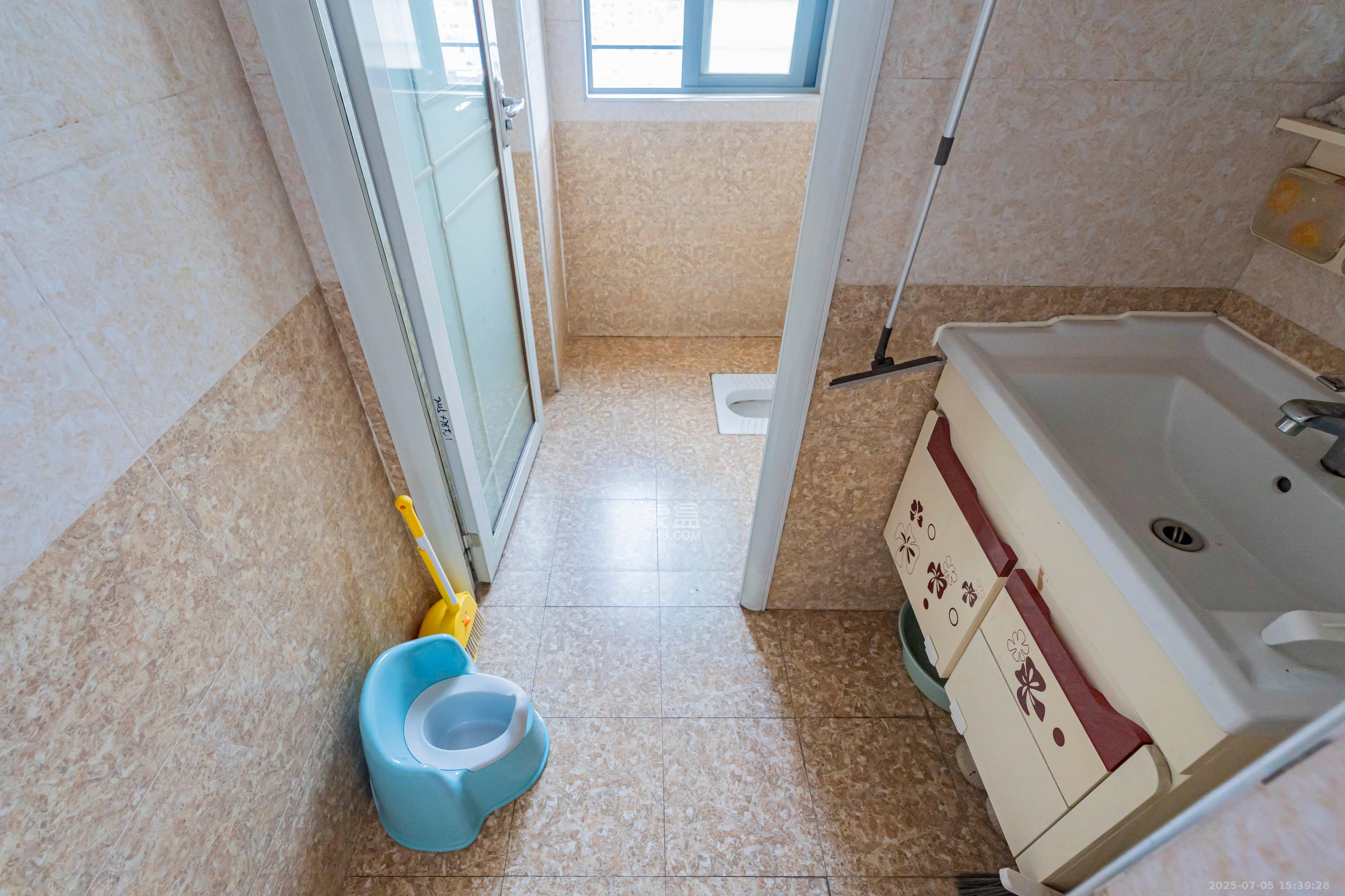 月畔湾  3室2厅1卫    115.0万 月畔湾  3室2厅1卫    115.0万卫生间