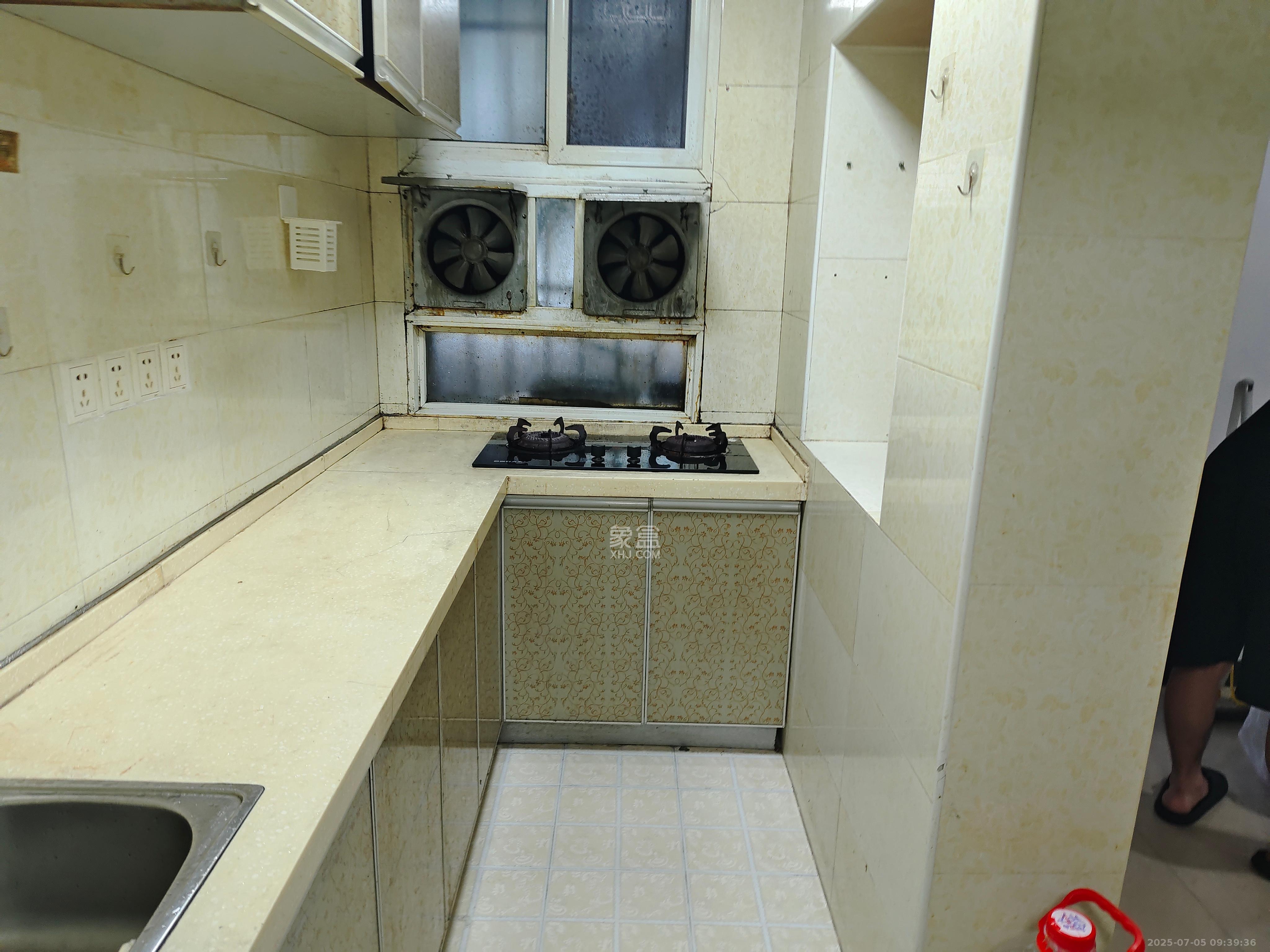 红花坡社区  1室1厅1卫    1600.0元/月室内图