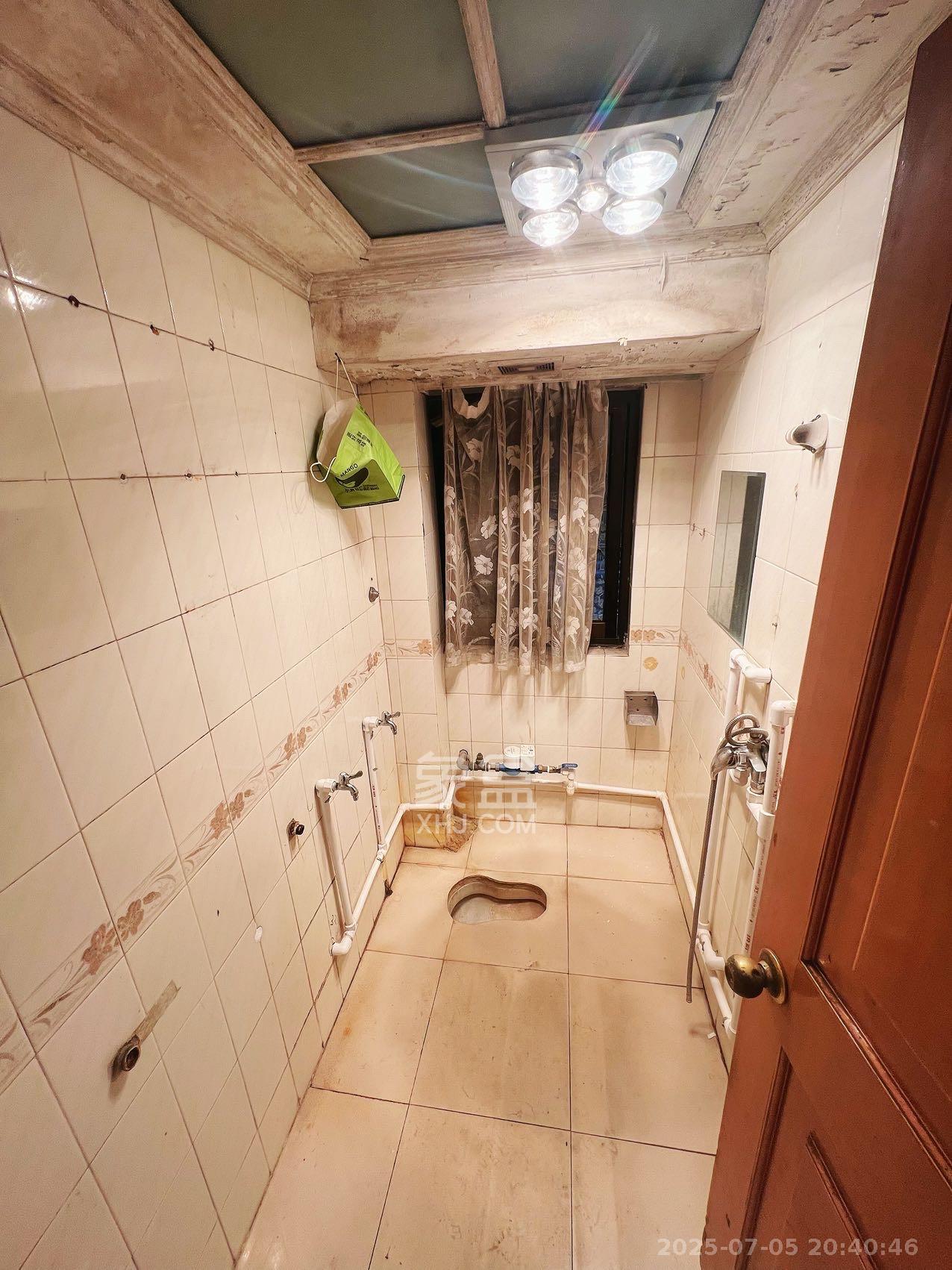 环城堤综合楼(产权如意街综合楼)  3室2厅2卫    3200.0元/月 环城堤综合楼(产权如意街综合楼)  3室2厅2卫    3200.0元/月室内图