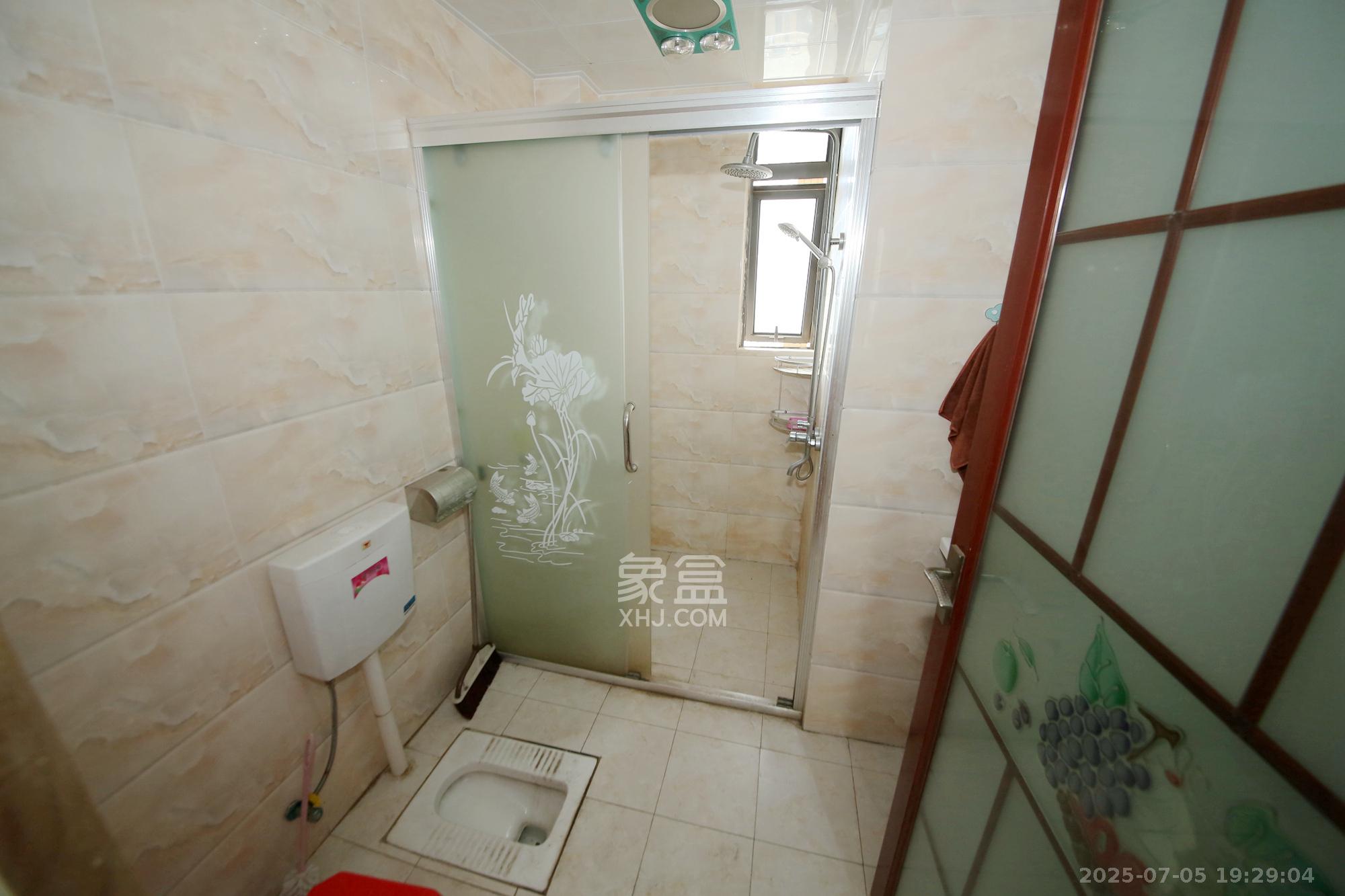 新华都万家城 3室2厅2卫 2000.0元/月 新华都万家城 3室2厅2卫 2000.0元/月室内图