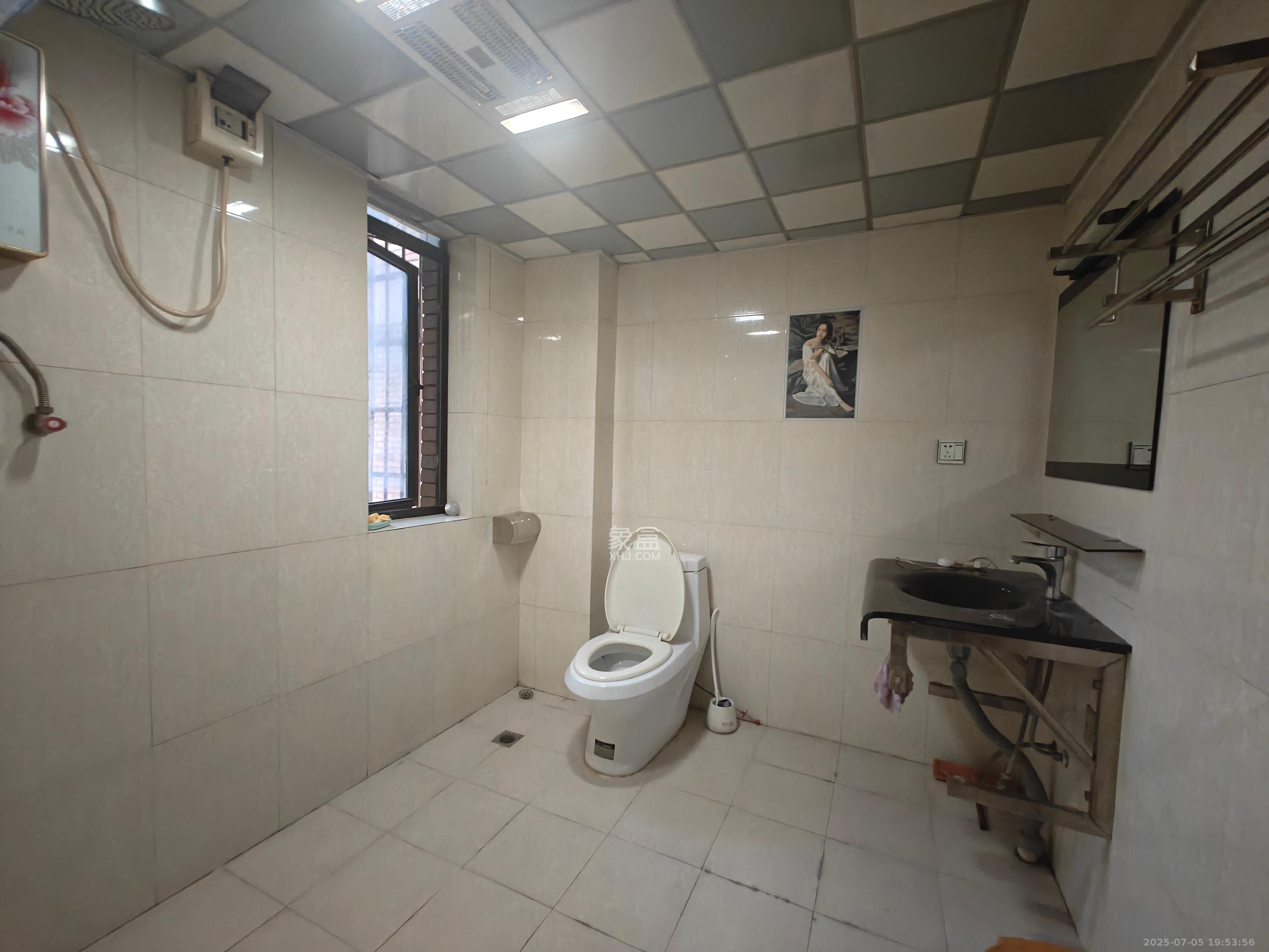 三江花中城  3室2厅1卫    3000.0元/月室内图