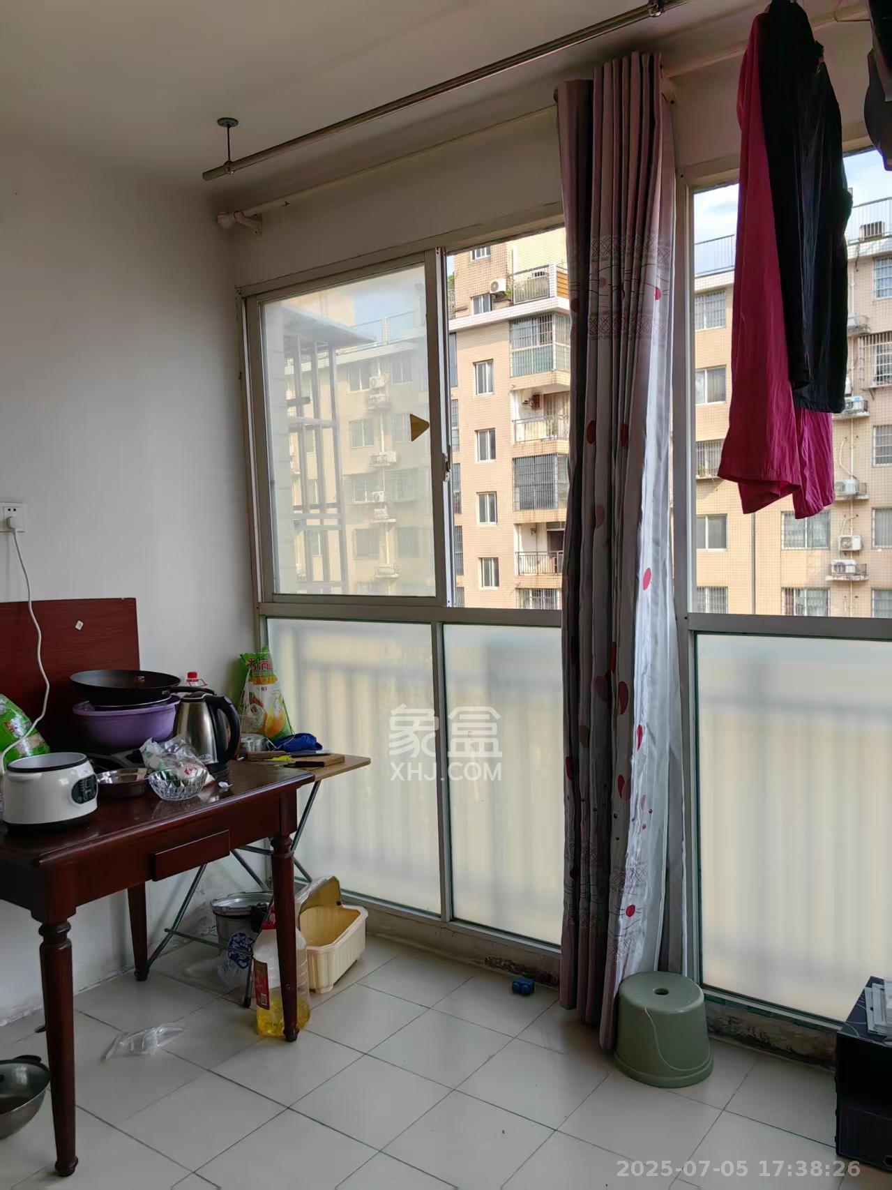 麓谷锦和园 2室2厅1卫 1800.0元/月 麓谷锦和园 2室2厅1卫 1800.0元/月室内图