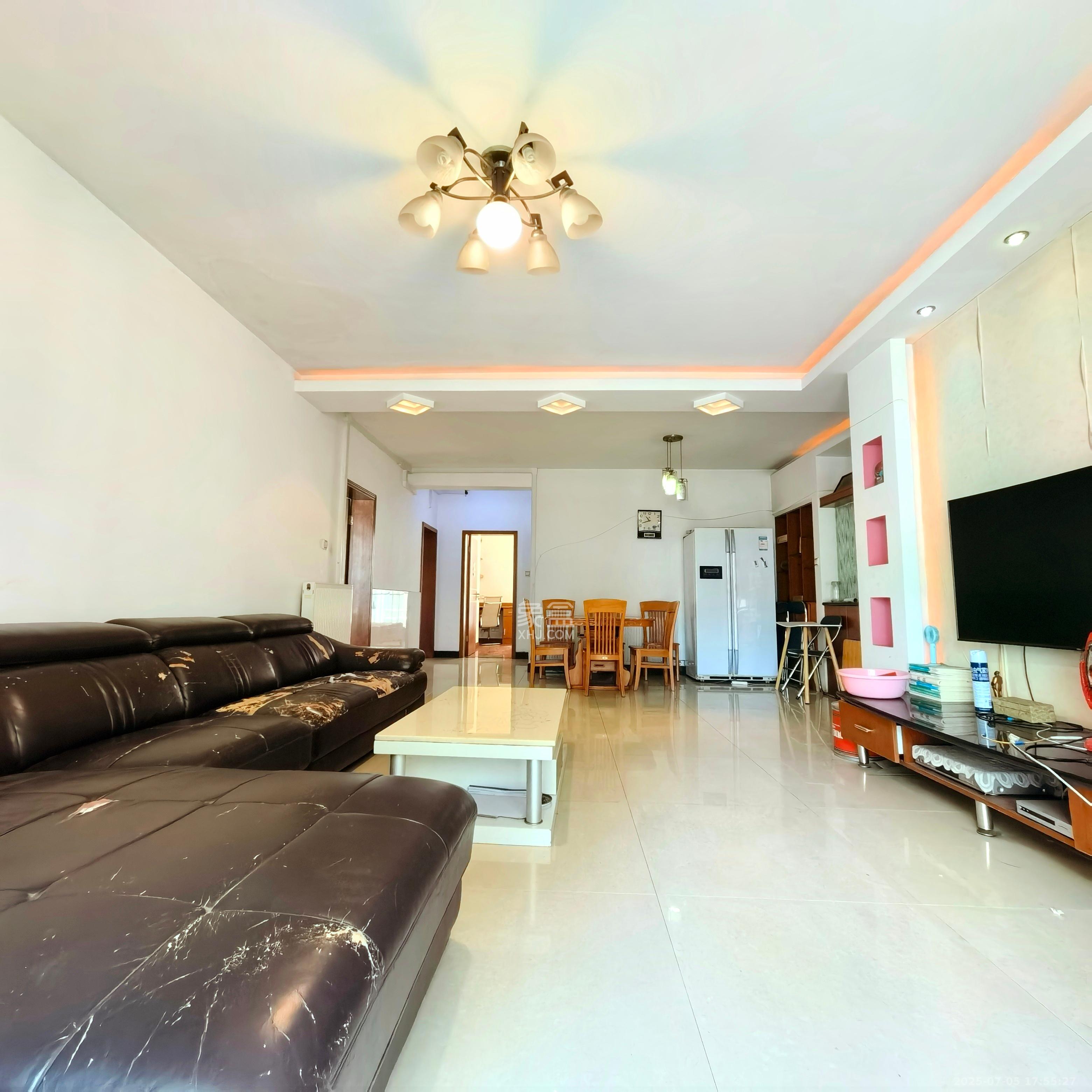 阳光丽景 4室2厅2卫 1900.0元/月 阳光丽景 4室2厅2卫 1900.0元/月室内图