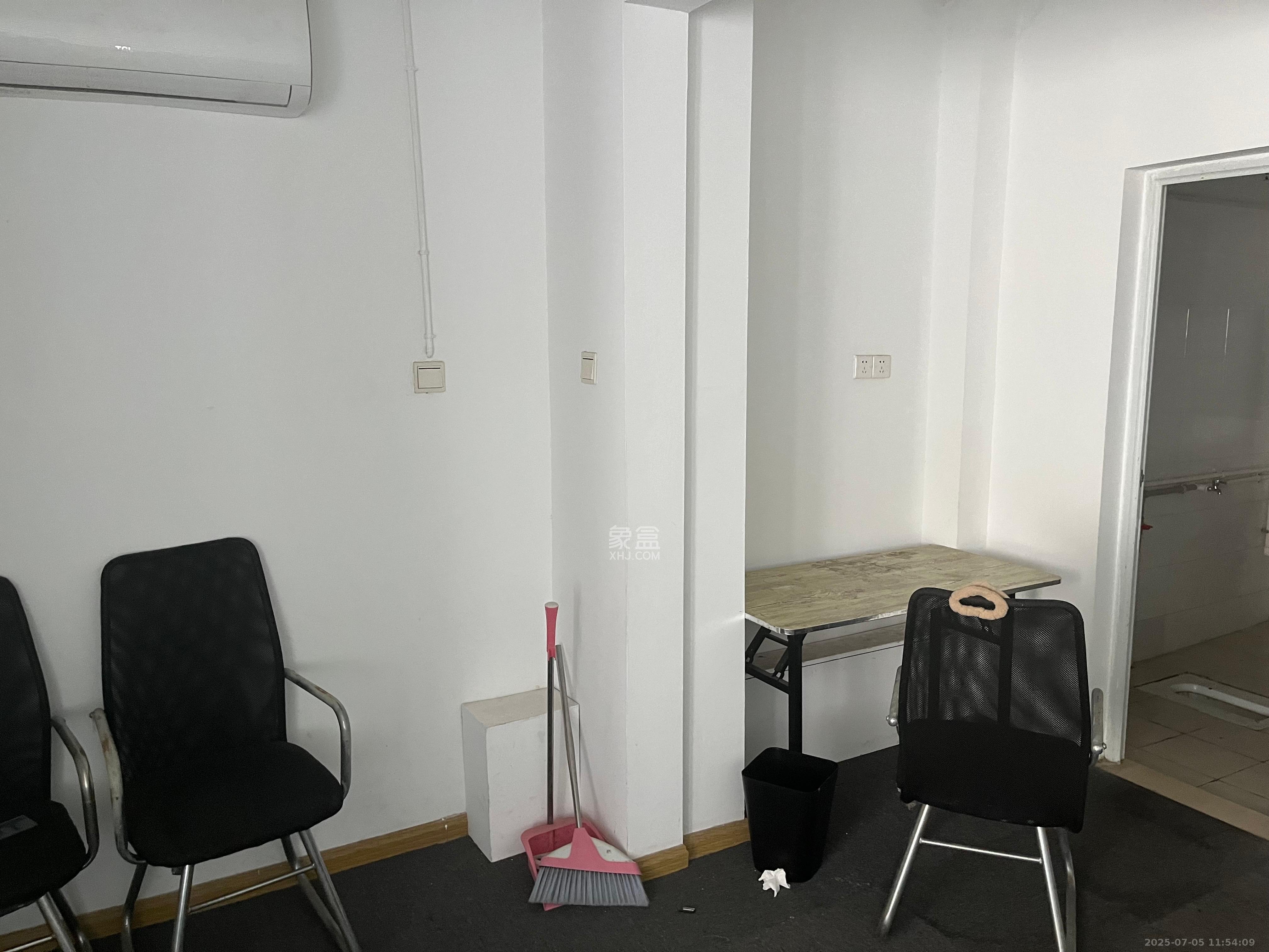 人瑞潇湘国际 1室1厅1卫 1800.0元/月 人瑞潇湘国际 1室1厅1卫 1800.0元/月室内图