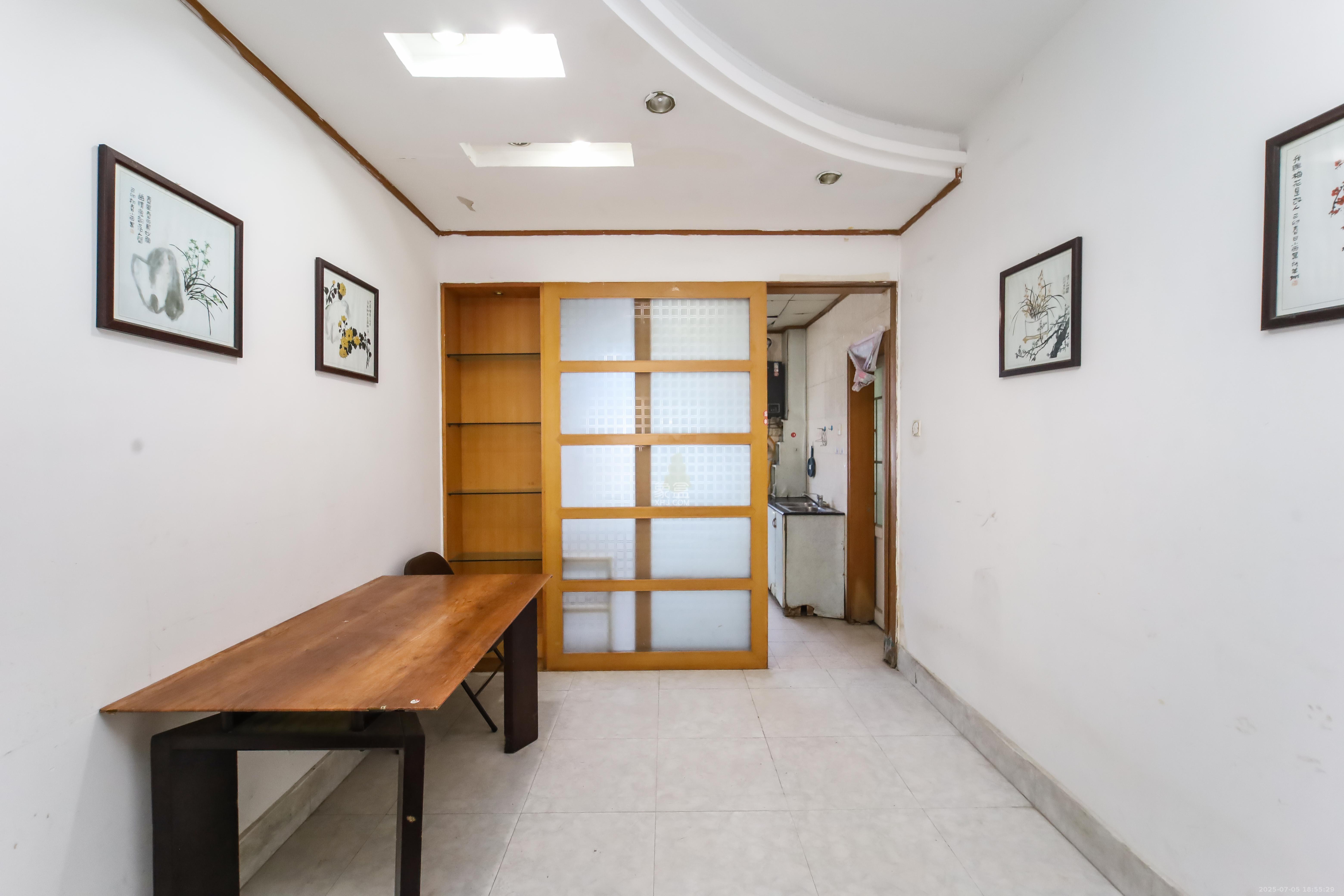 荷花园电信宿舍(天辰荷花苑)  2室2厅1卫    54.8万 荷花园电信宿舍(天辰荷花苑)  2室2厅1卫    54.8万客厅