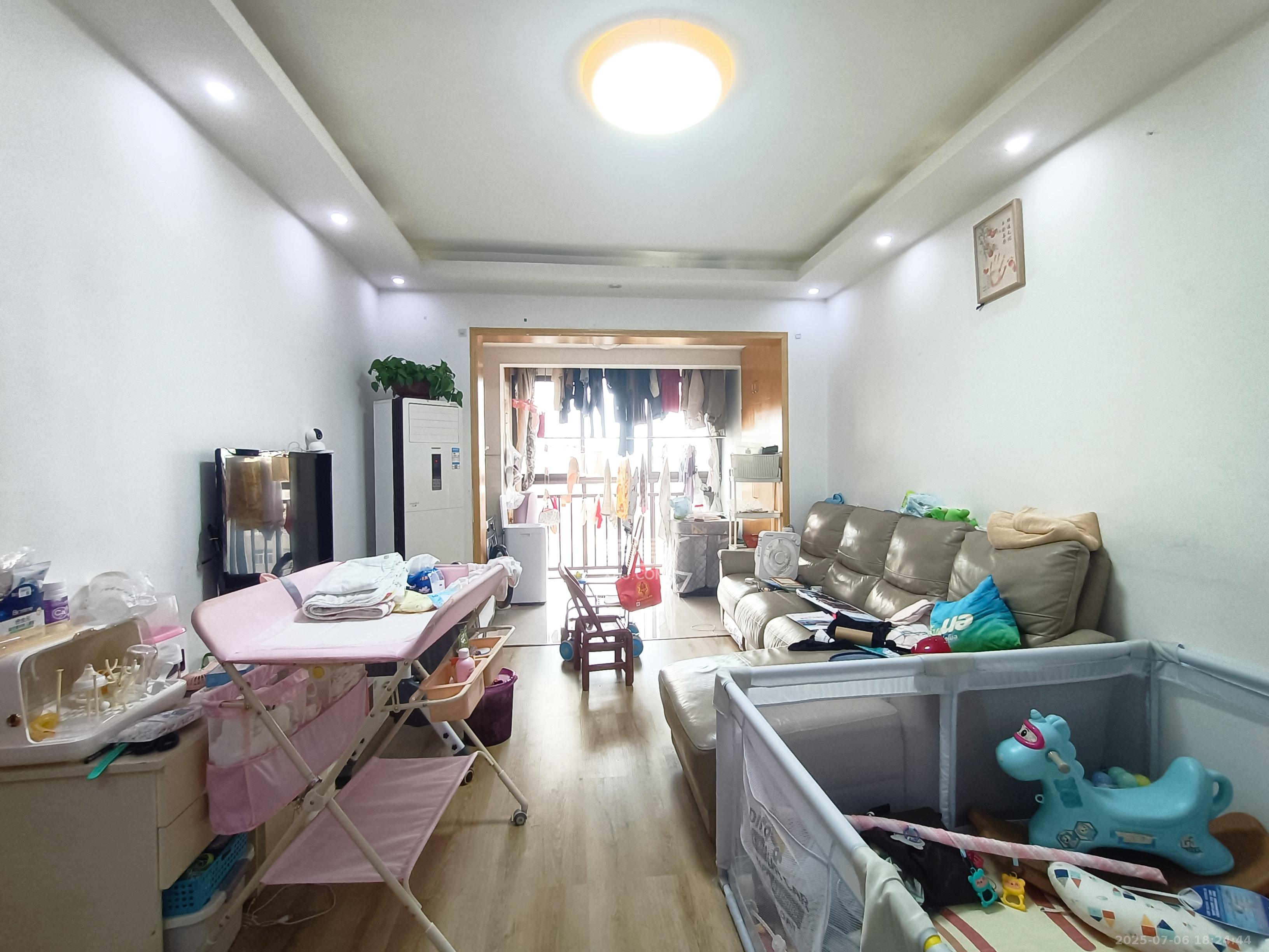 旭辉华庭  3室2厅1卫    1700.0元/月 旭辉华庭  3室2厅1卫    1700.0元/月室内图