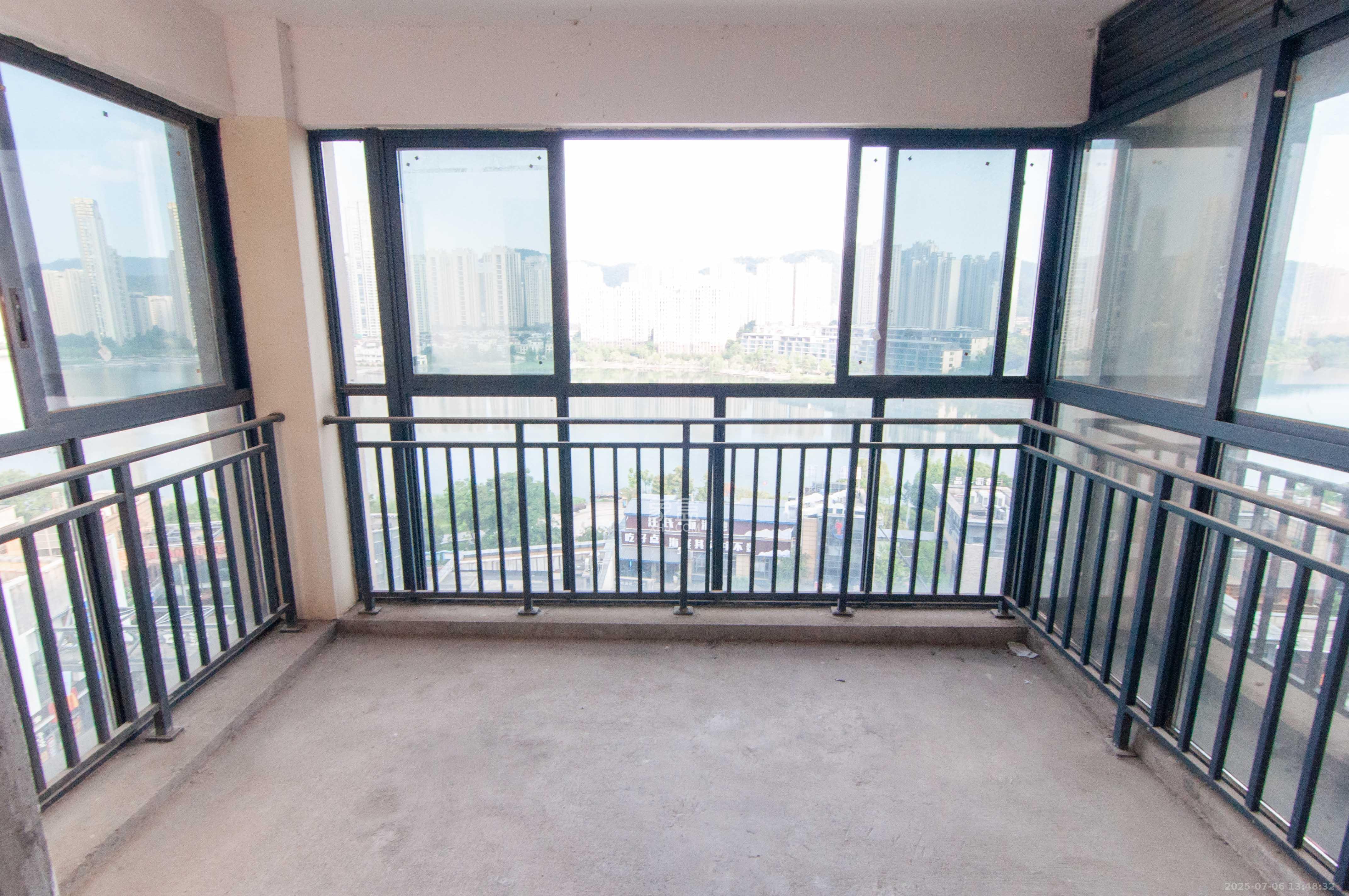 中建梅溪湖中心  4室2厅2卫   355.00万其他