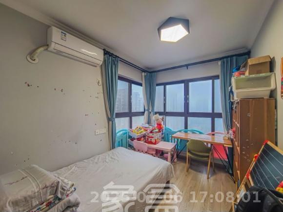 星湖湾一期高层  4室2厅2卫   2800.00元/月室内图