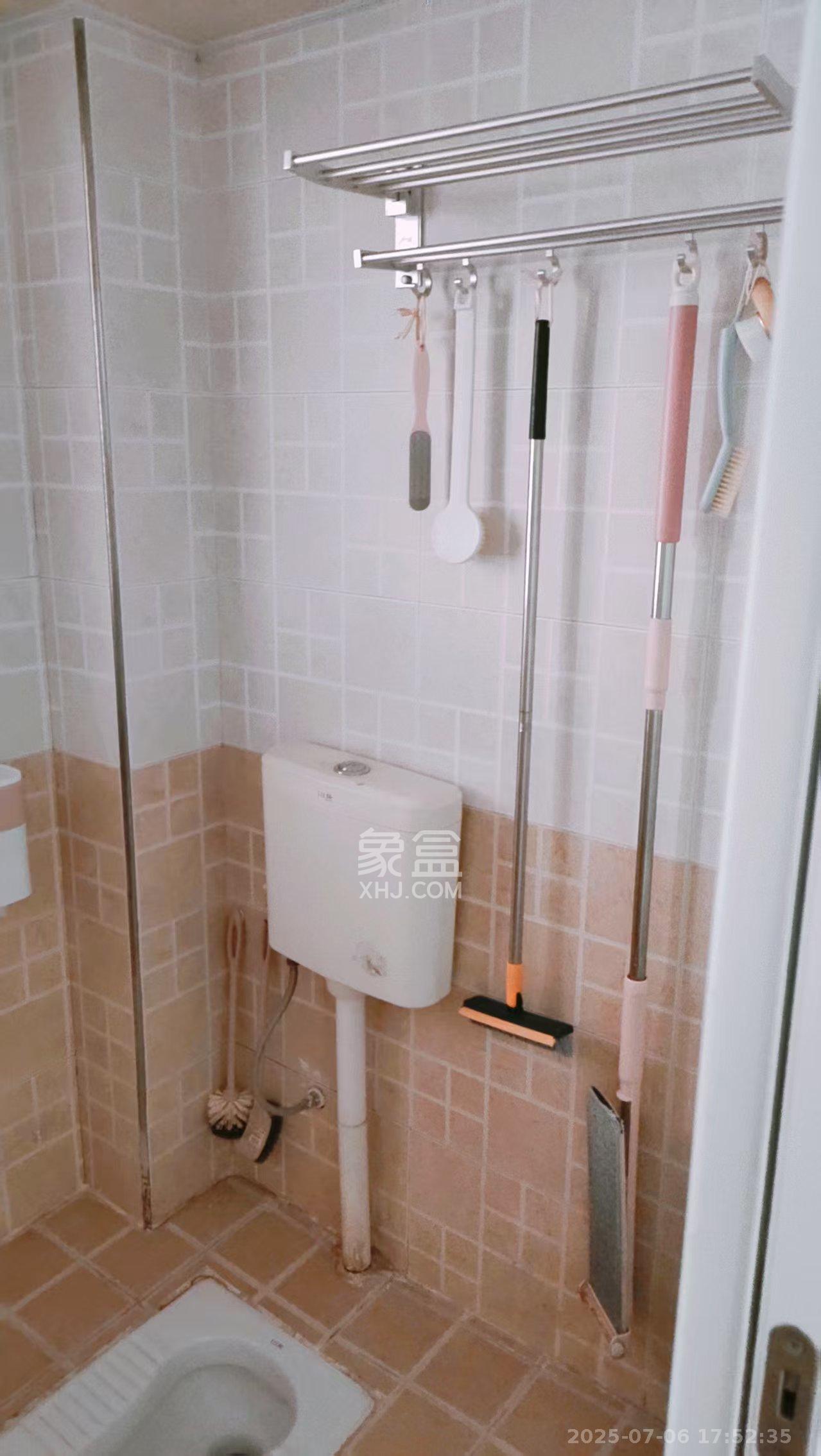 麓谷锦和园  1室2厅1卫   2300.00元/月室内图