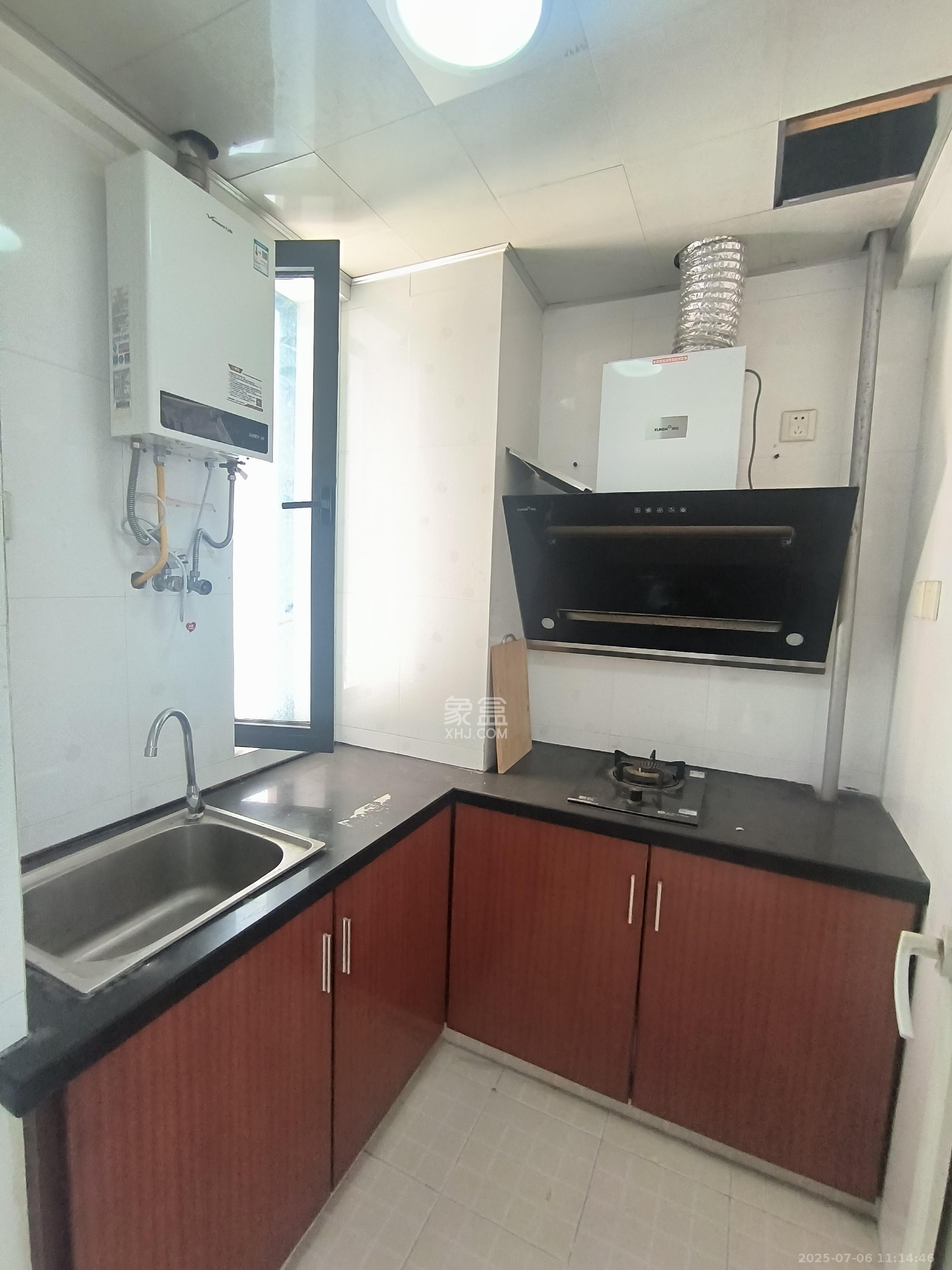 三万英尺 2室1厅1卫 2200.0元/月 三万英尺 2室1厅1卫 2200.0元/月室内图