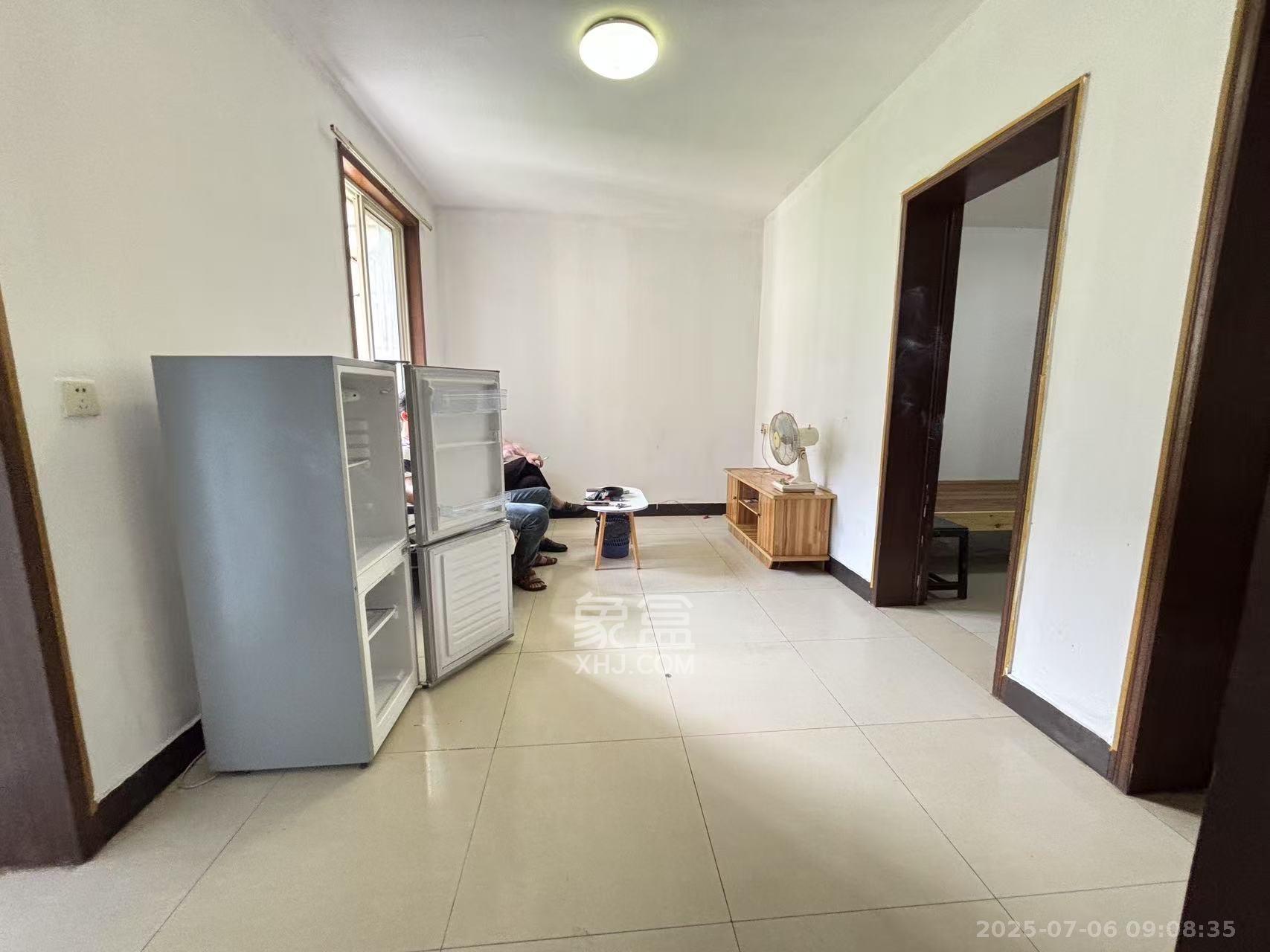 桂花路铁建宿舍  2室1厅1卫    1500.0元/月 桂花路铁建宿舍  2室1厅1卫    1500.0元/月室内图