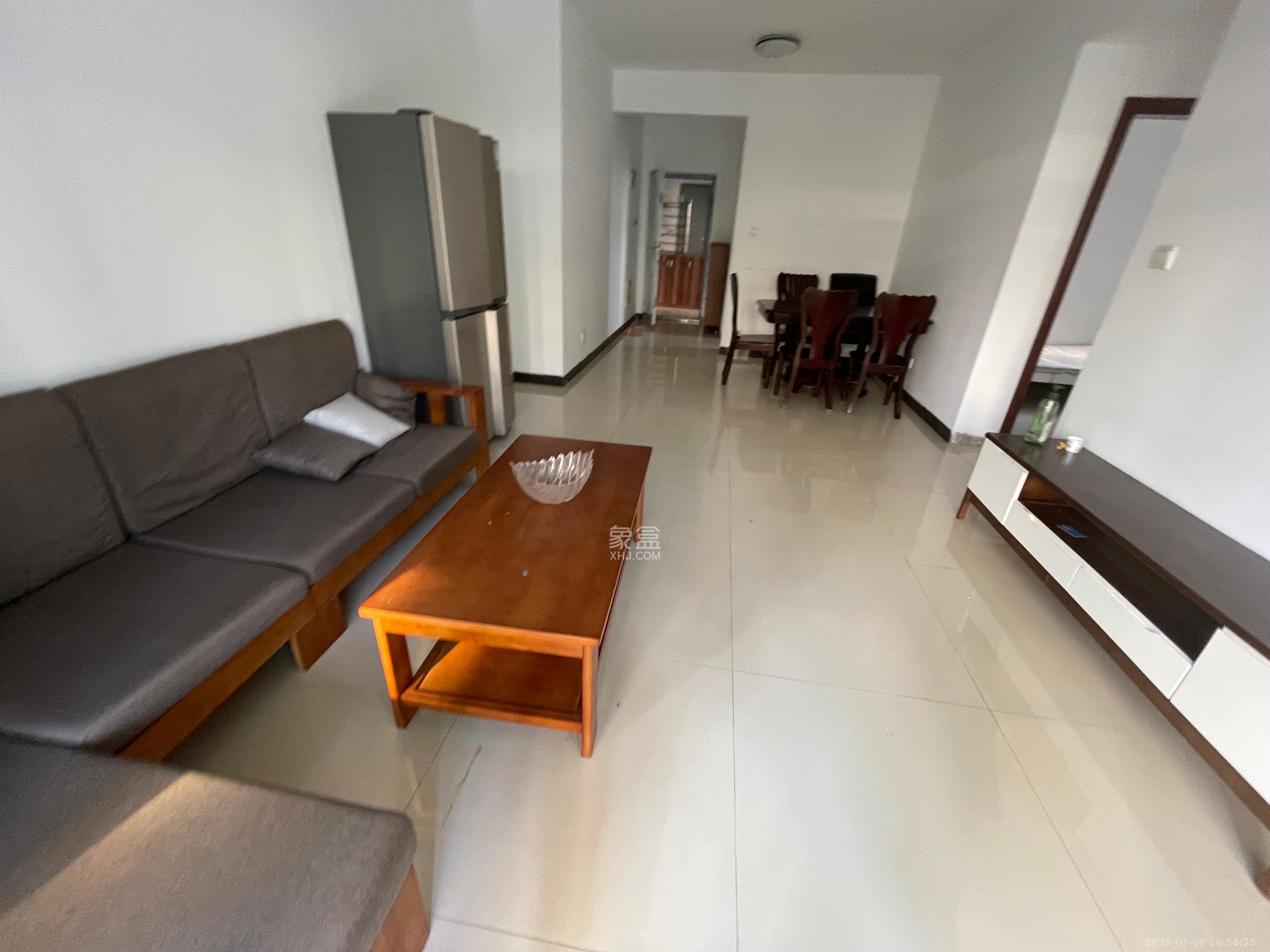 极目楚天  3室1厅1卫    2700.0元/月 极目楚天  3室1厅1卫    2700.0元/月