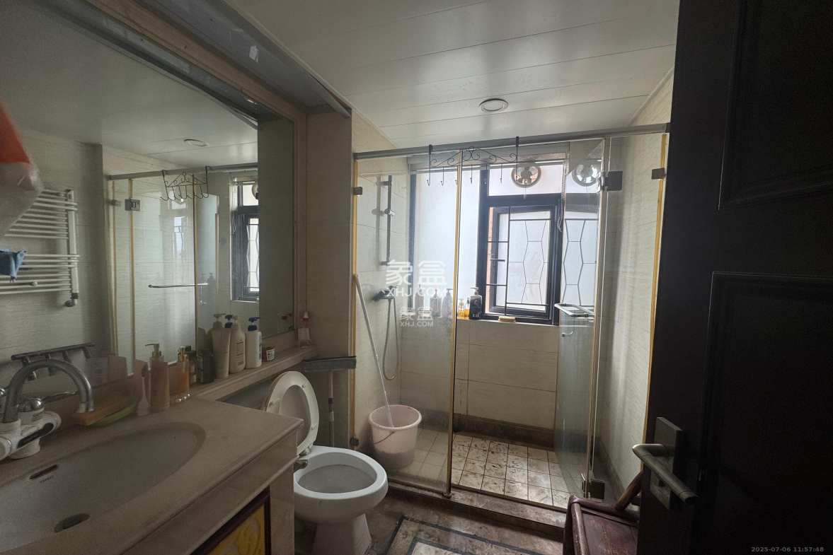 中海国际一期  3室2厅2卫    2000.0元/月 中海国际一期  3室2厅2卫    2000.0元/月室内图