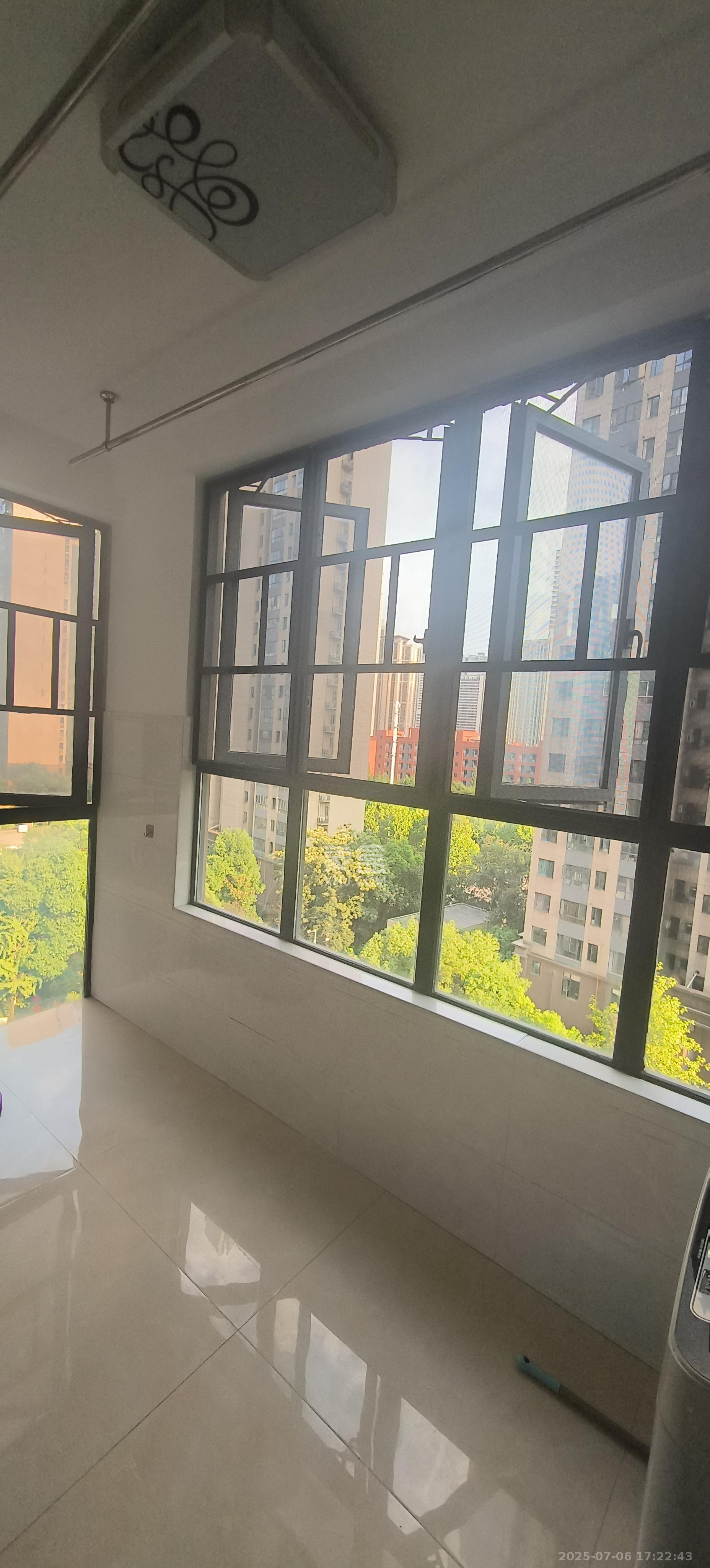 中国铁建梅溪青秀一期  3室2厅1卫   2400.00元/月室内图