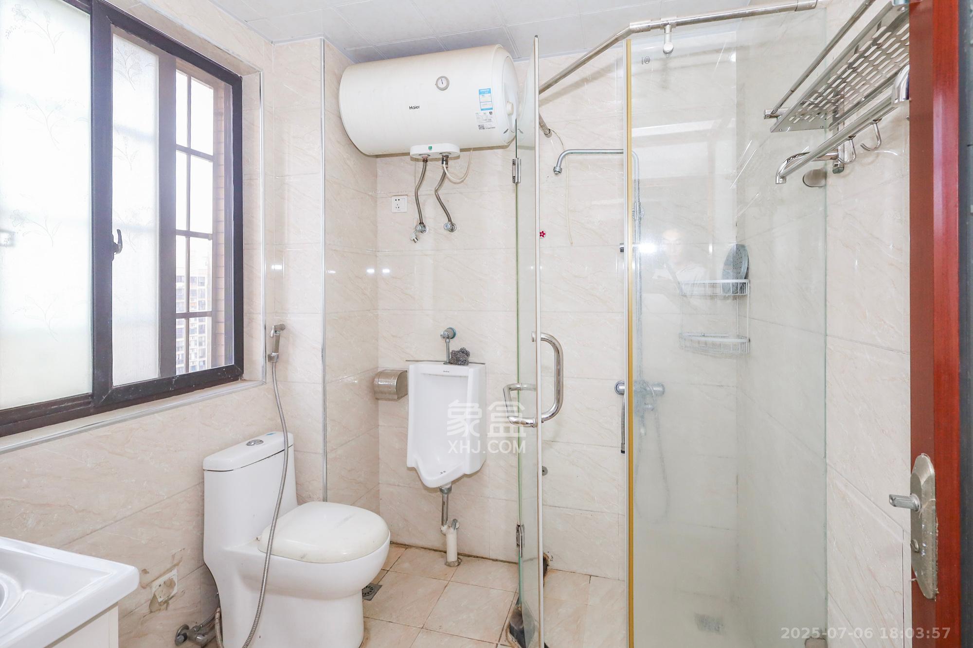 钰龙天下二期(钰龙佳园) 4室2厅2卫 220.0万 钰龙天下二期(钰龙佳园) 4室2厅2卫 220.0万卫生间