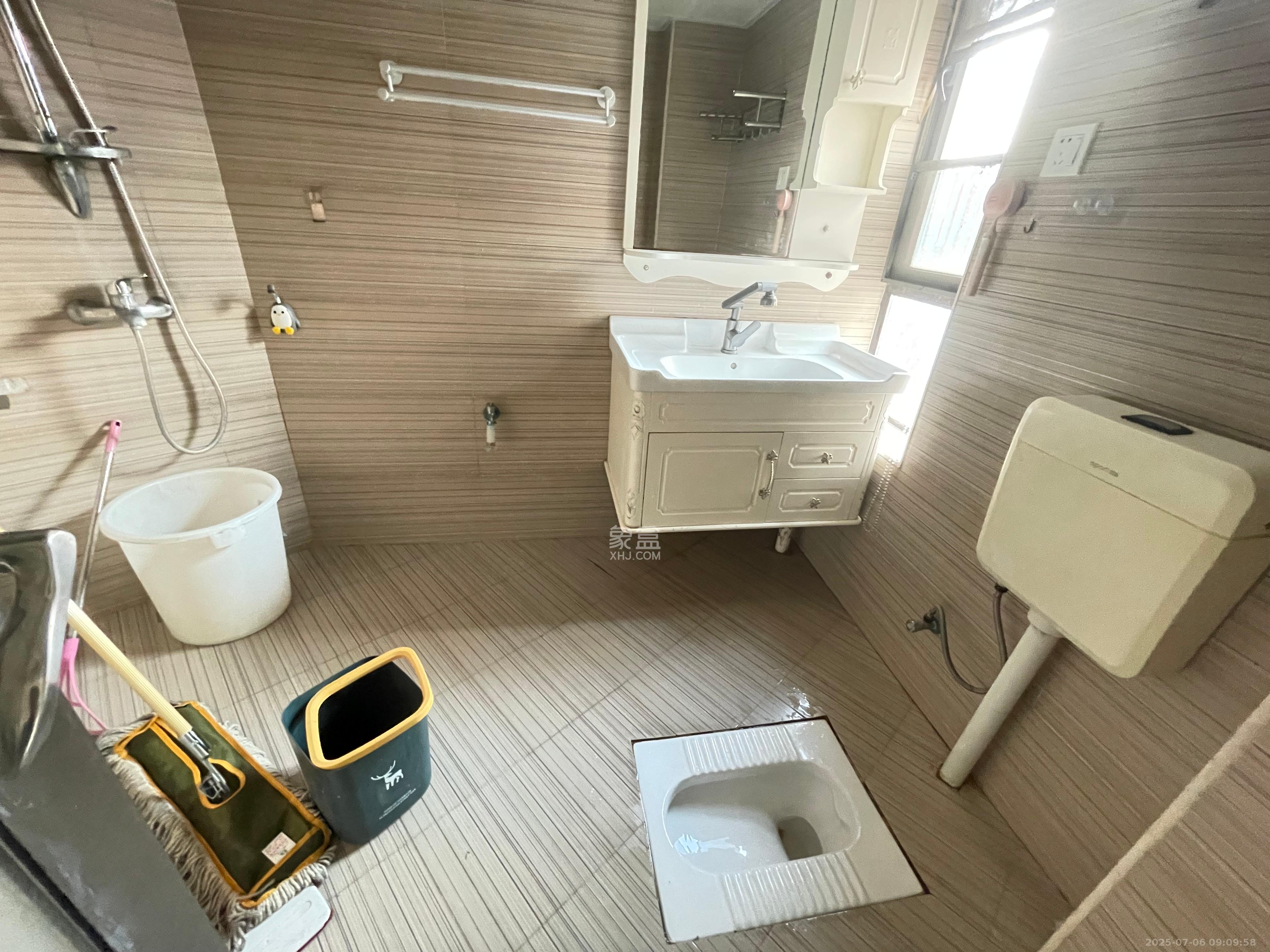 万象美域  4室2厅1卫   2000.00元/月室内图