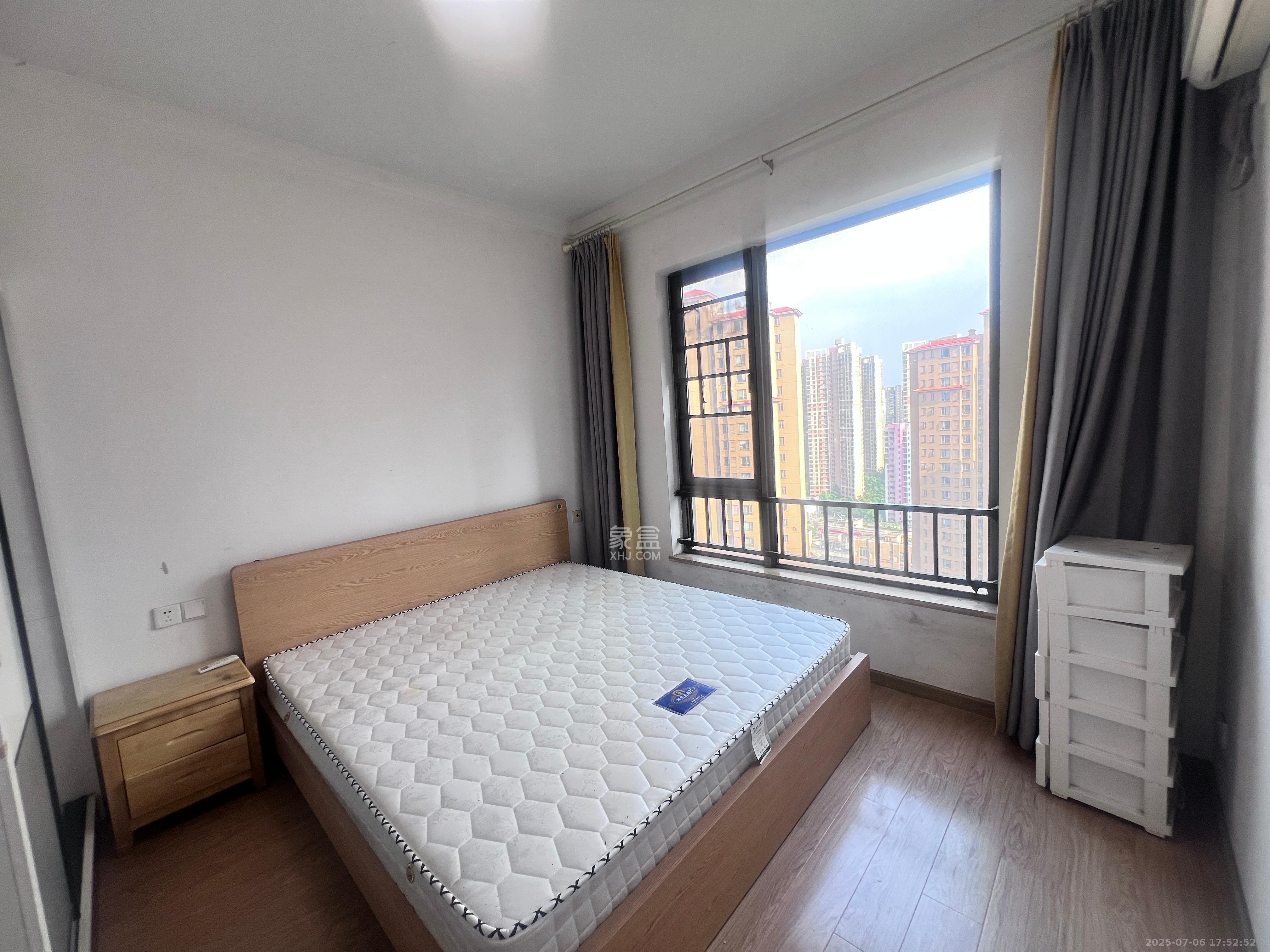 珠江郦城公园1号  3室2厅1卫    2000.0元/月 珠江郦城公园1号  3室2厅1卫    2000.0元/月室内图