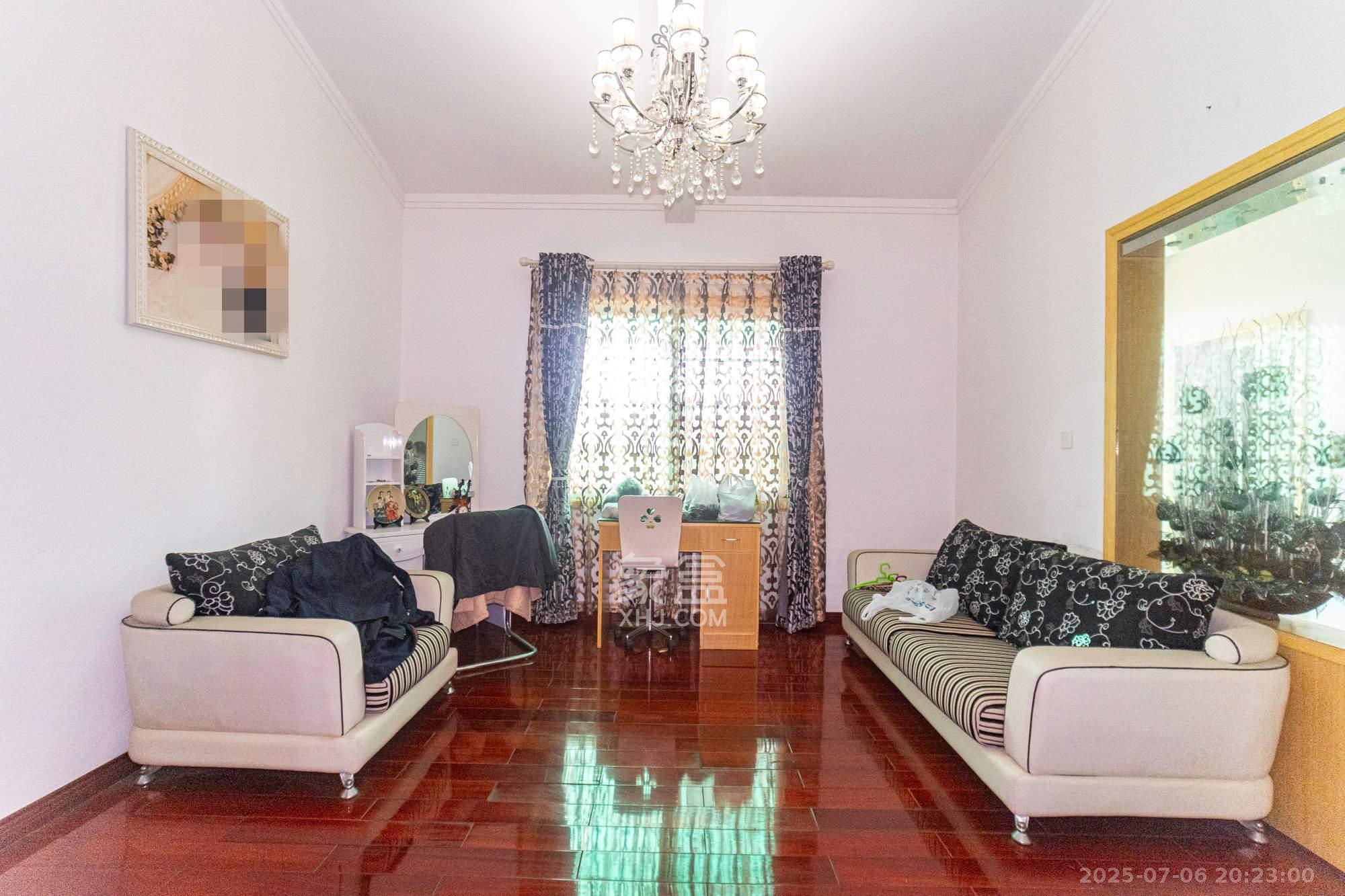 金鹰机电大市场 6室5厅3卫 119.8万 金鹰机电大市场 6室5厅3卫 119.8万其他