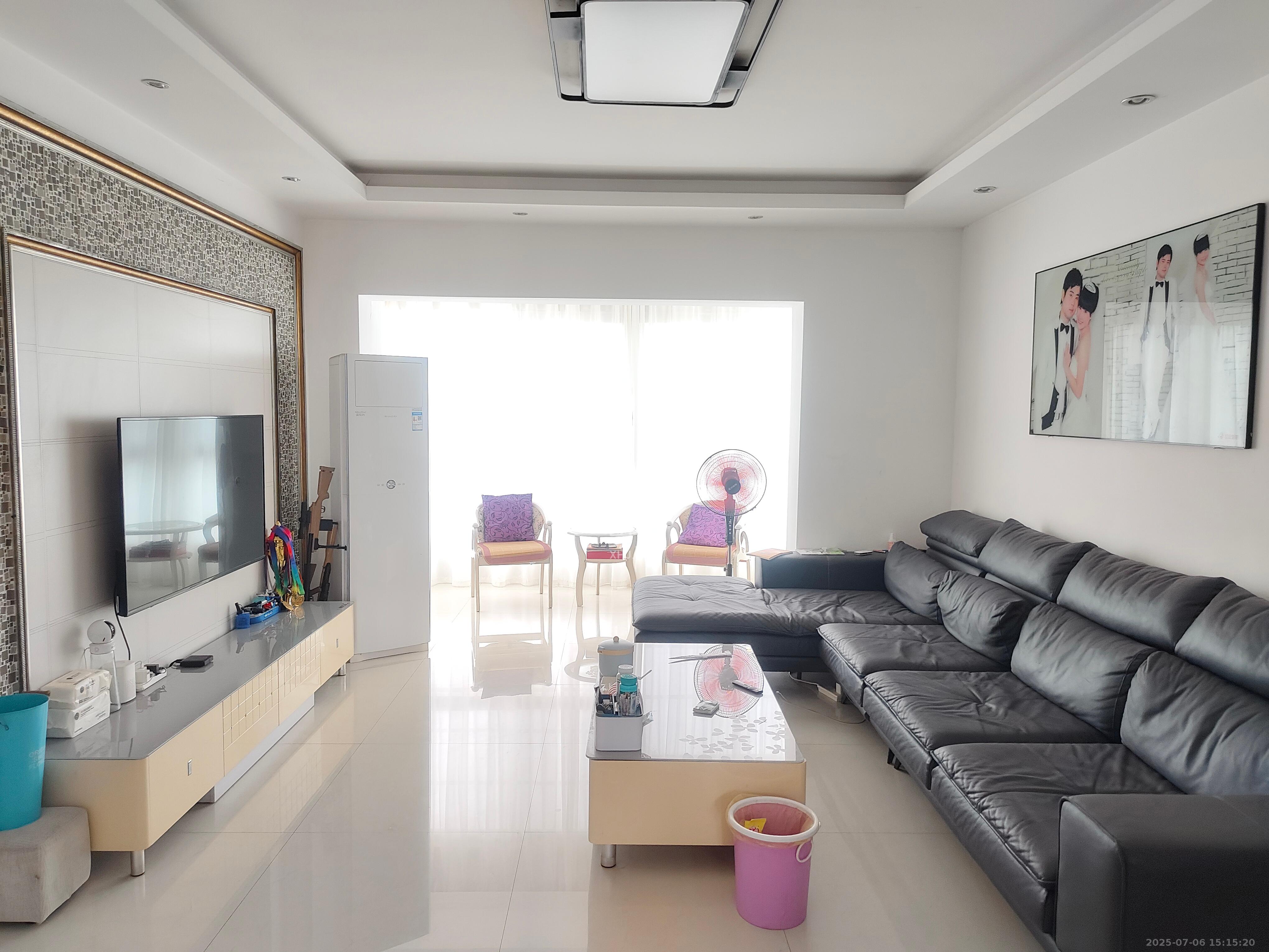 上海城小区  3室2厅2卫   2600.00元/月