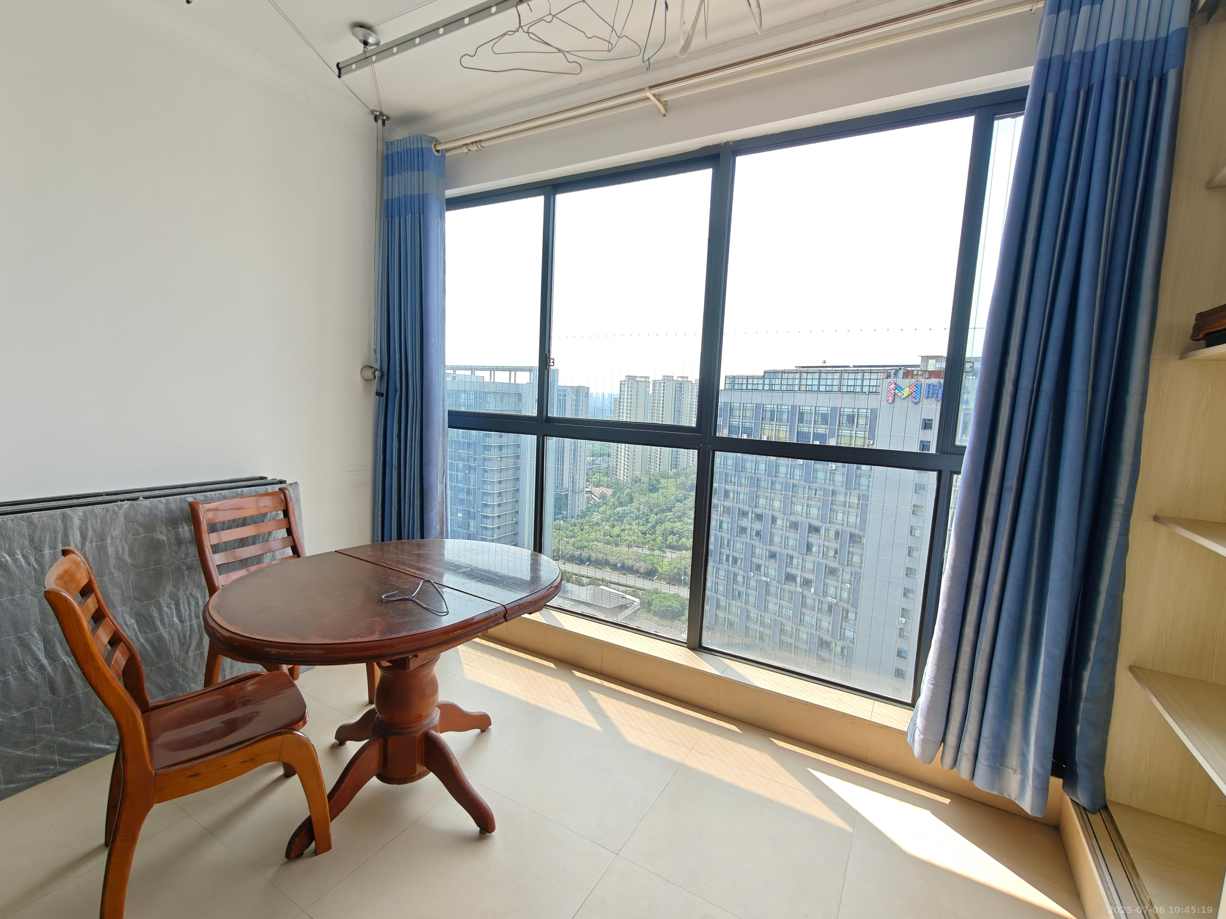 美的城一期 3室2厅2卫 1800.0元/月 美的城一期 3室2厅2卫 1800.0元/月室内图