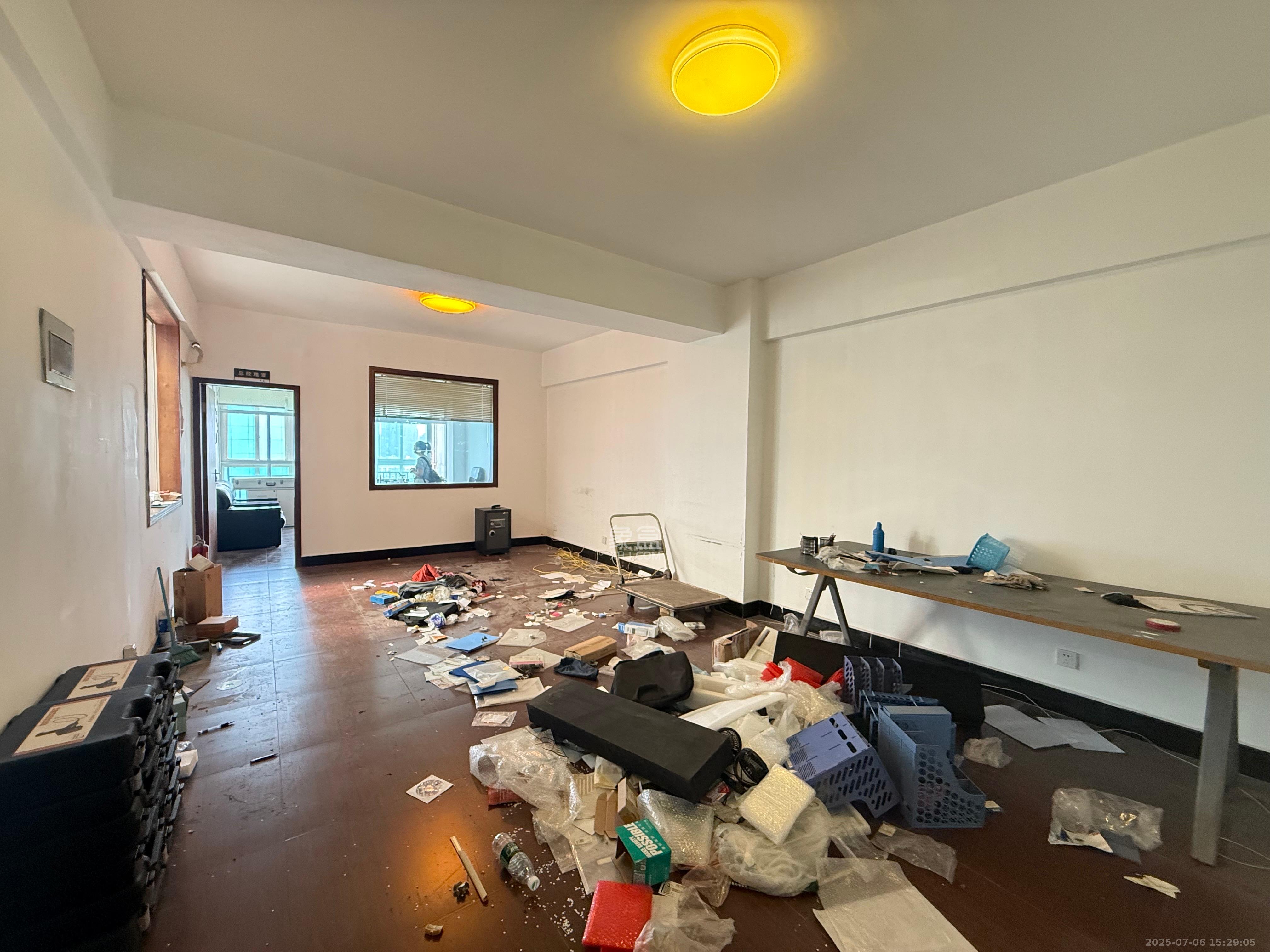 朝阳银座  1室1厅1卫    1700.0元/月室内图1