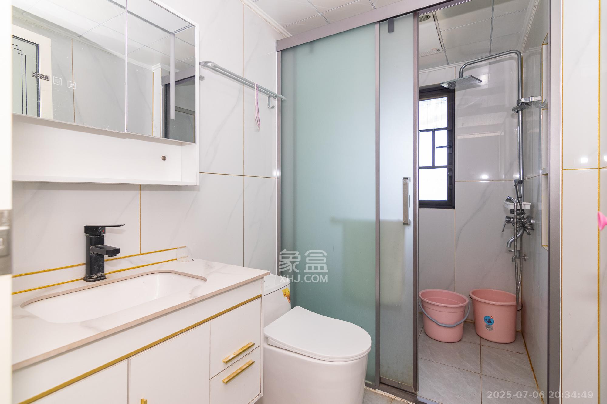 美的翰城  4室2厅1卫    80.0万 美的翰城  4室2厅1卫    80.0万卫生间