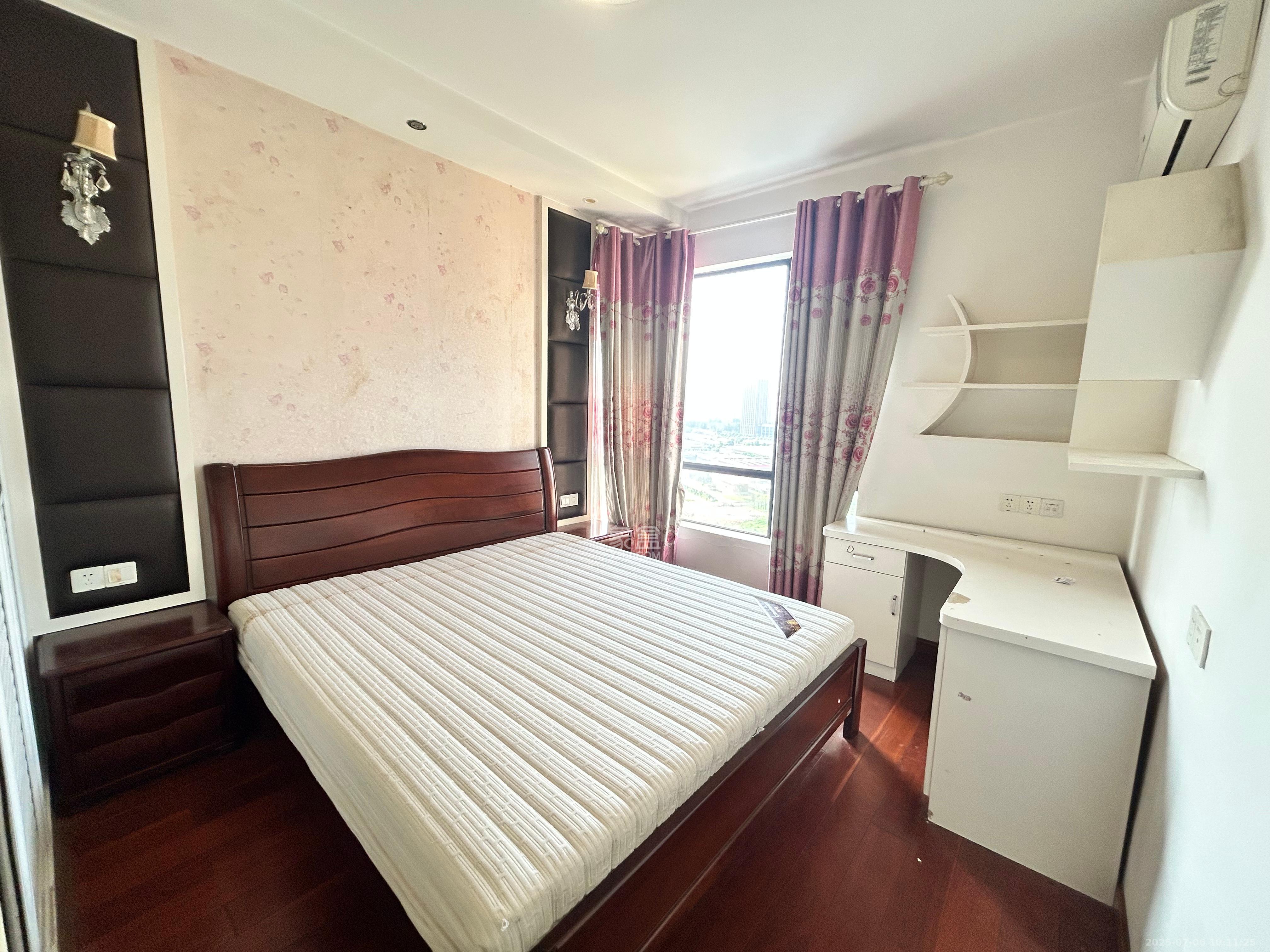 江河双水湾 3室2厅1卫 2500.0元/月 江河双水湾 3室2厅1卫 2500.0元/月室内图