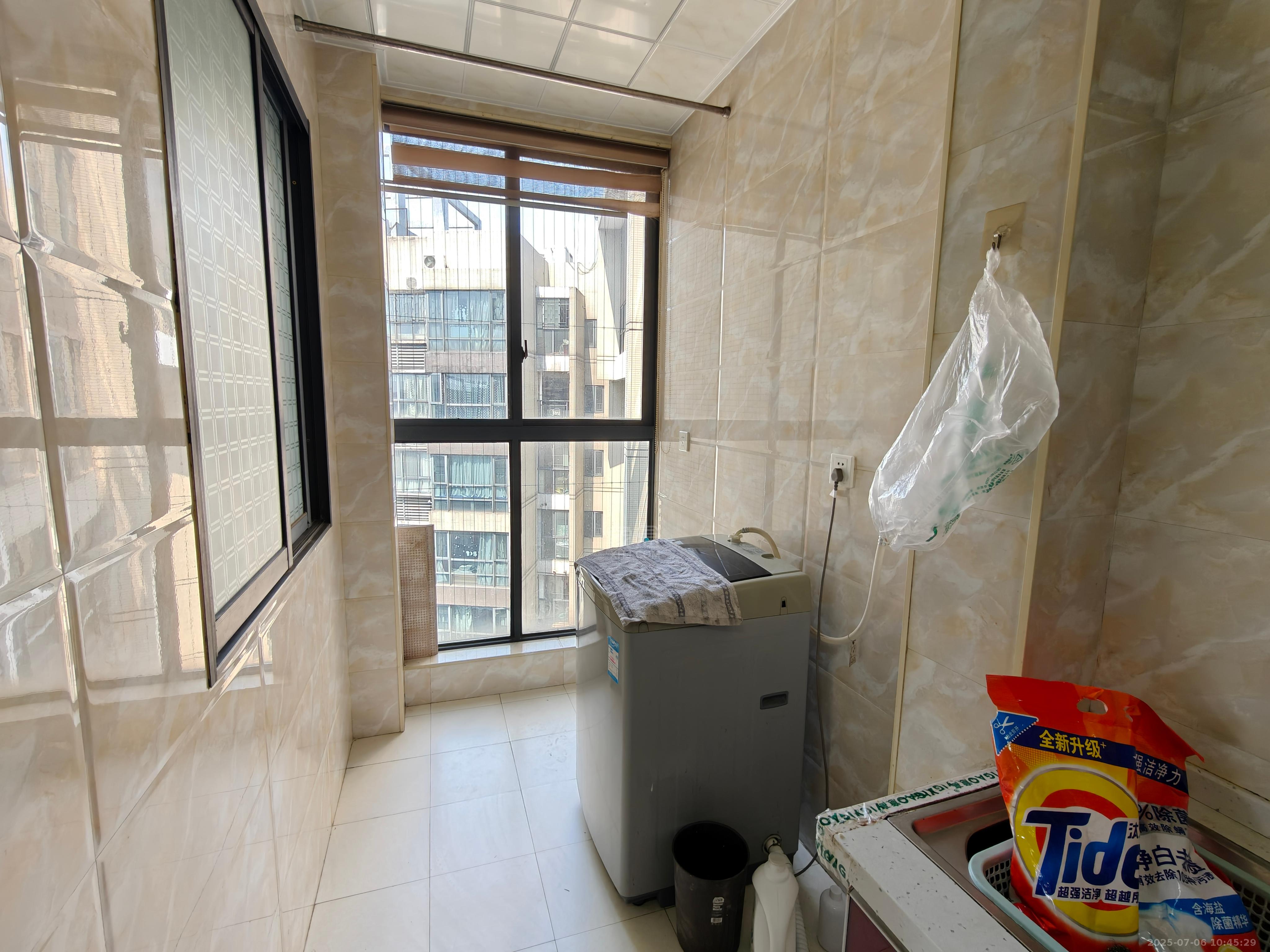 美的城一期 3室2厅2卫 1800.0元/月 美的城一期 3室2厅2卫 1800.0元/月室内图