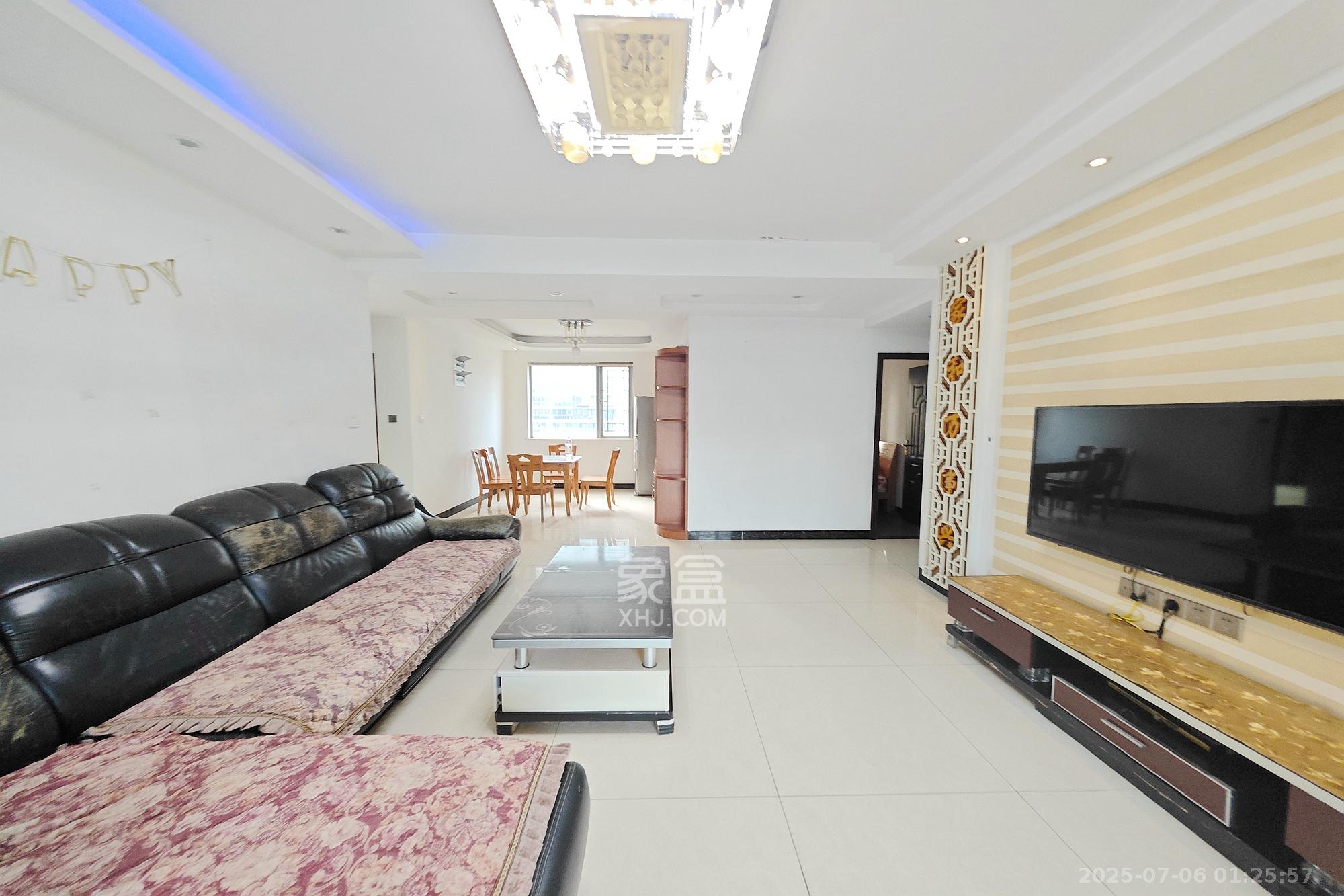 新城新世界一二三期 4室2厅2卫 158.0万 新城新世界一二三期 4室2厅2卫 158.0万客厅