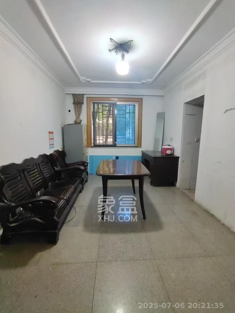 燕山街社区  3室1厅1卫    2200.0元/月