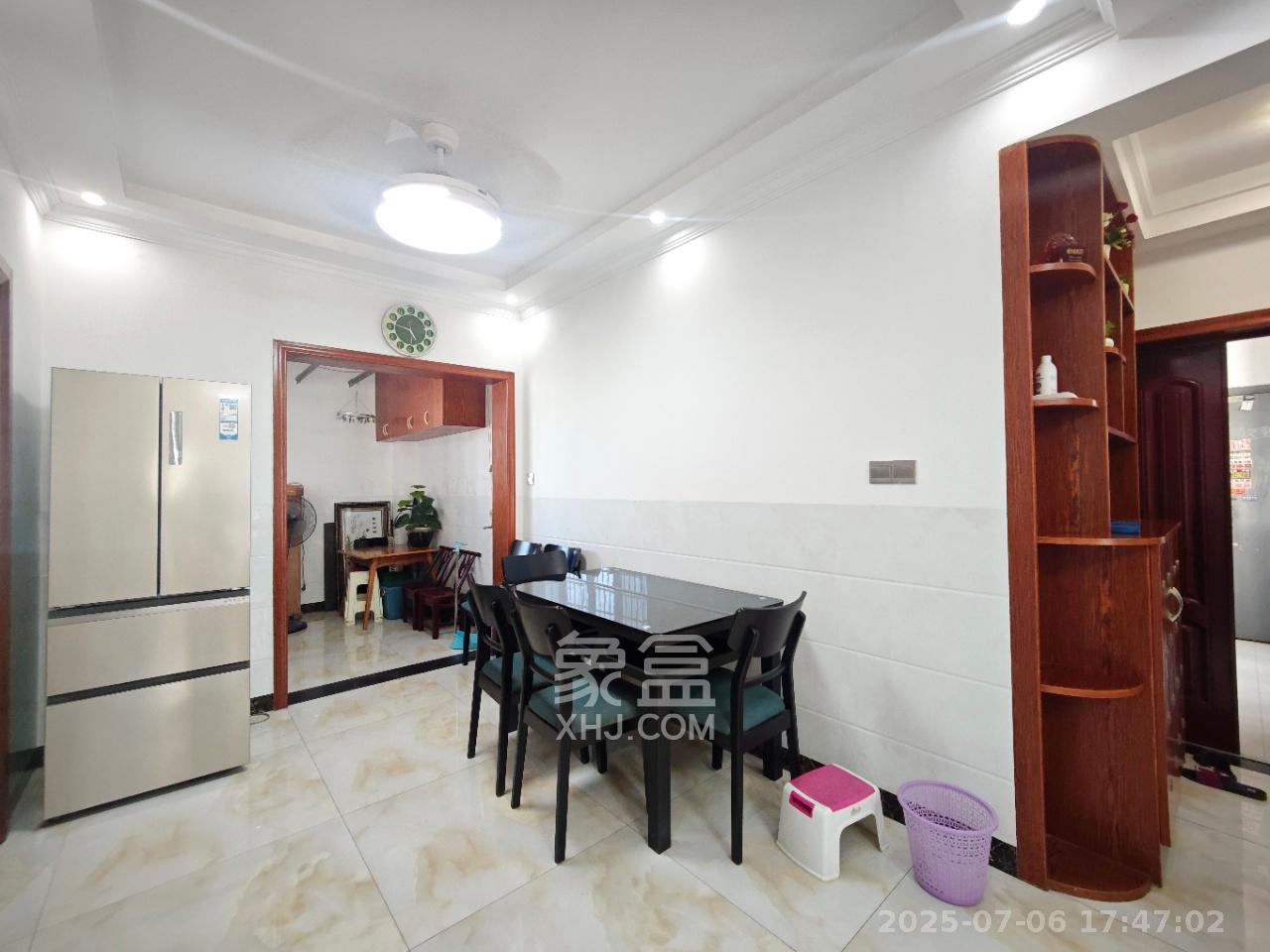 嘉顺苑 3室2厅2卫 2700.0元/月 嘉顺苑 3室2厅2卫 2700.0元/月室内图