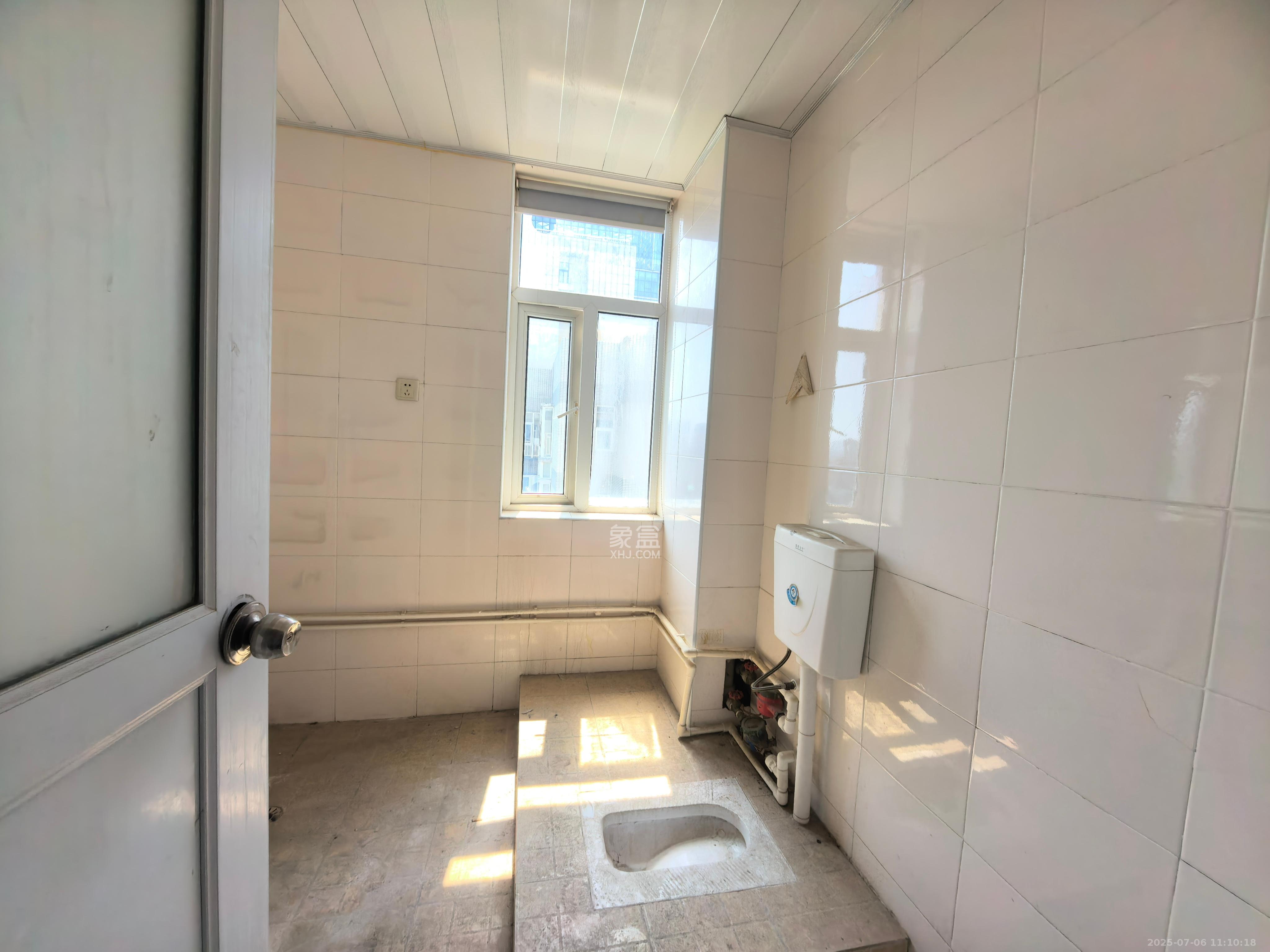 长沙市国土局宿舍(泰来居) 4室2厅2卫 4500.0元/月 长沙市国土局宿舍(泰来居) 4室2厅2卫 4500.0元/月室内图