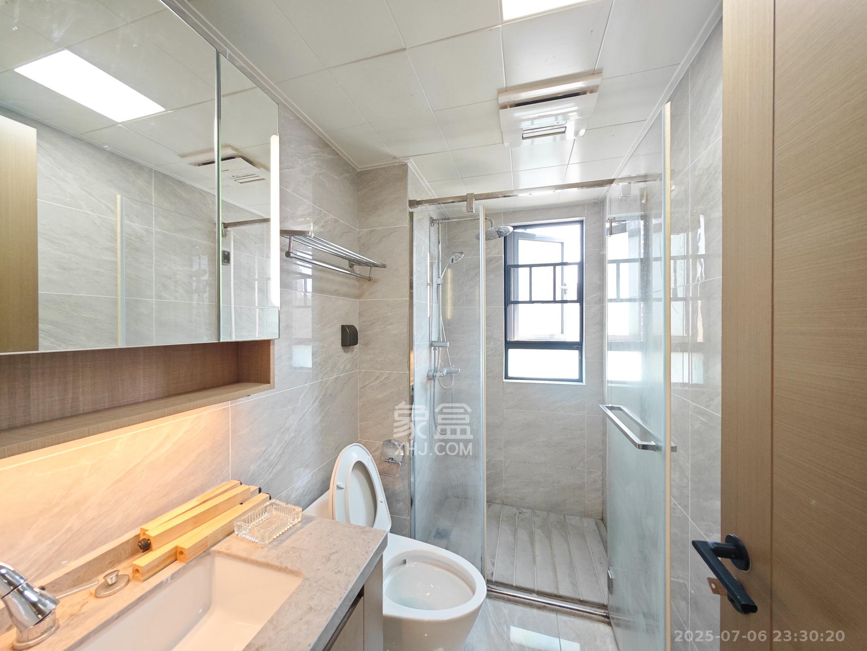 万科魅力之城  3室2厅2卫    115.0万卫生间