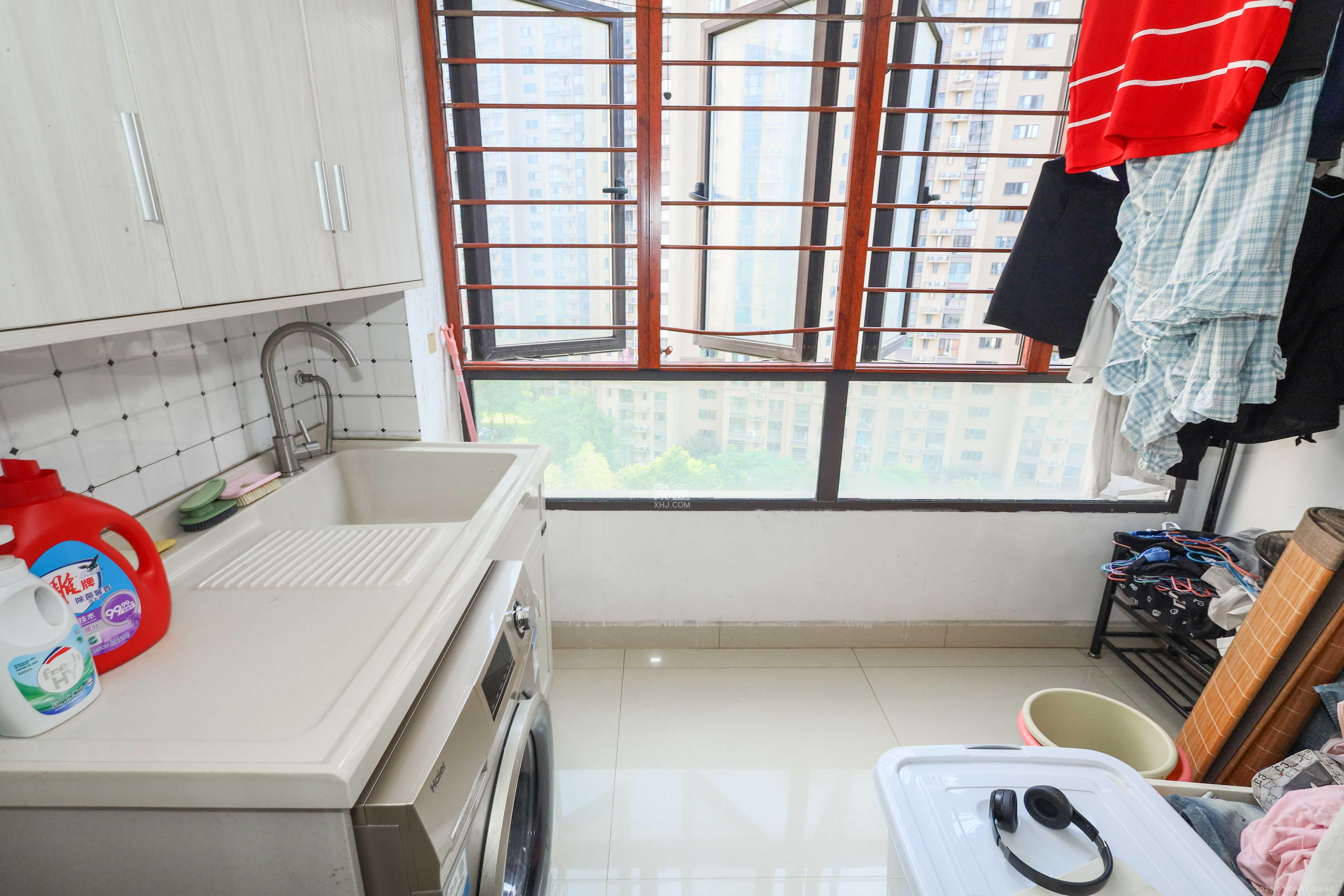 惠天然梅岭国际 3室2厅1卫 118.0万 惠天然梅岭国际 3室2厅1卫 118.0万阳台