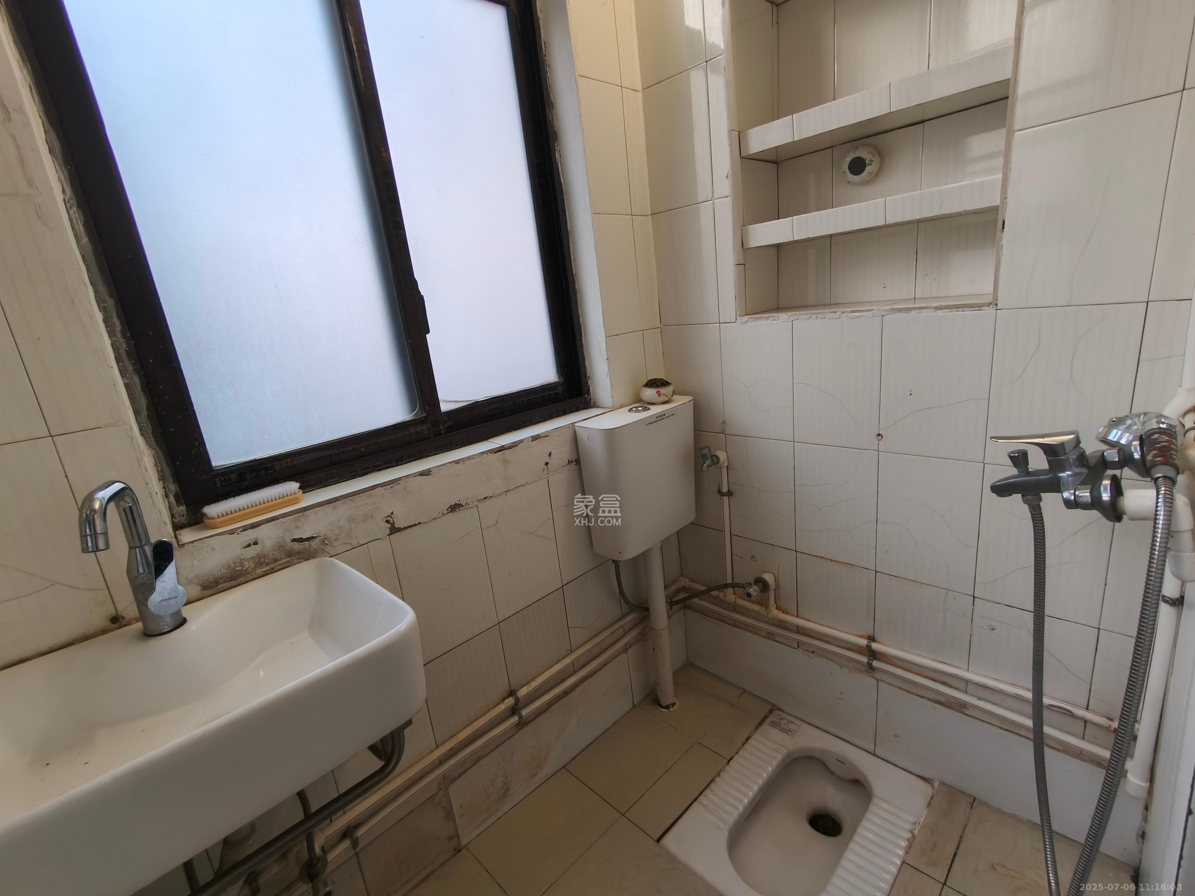 寿星街社区  1室1厅1卫    1300.0元/月 寿星街社区  1室1厅1卫    1300.0元/月室内图