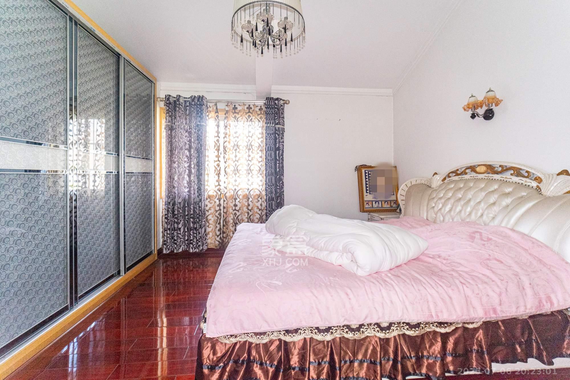 金鹰机电大市场 6室5厅3卫 119.8万 金鹰机电大市场 6室5厅3卫 119.8万卧室