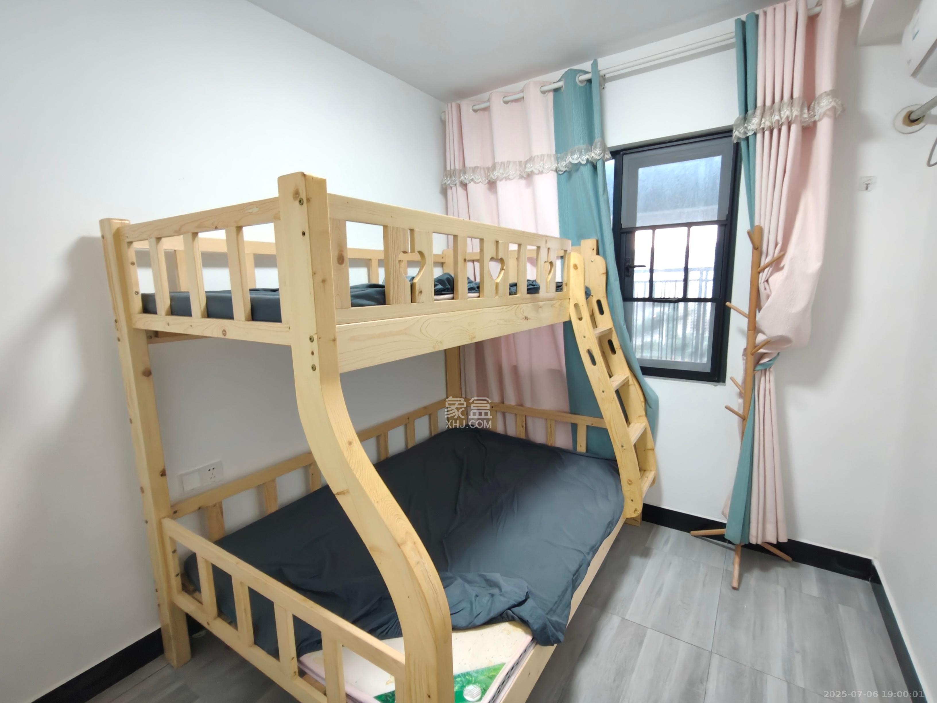 南山梅溪一方  3室2厅2卫   2600.00元/月室内图