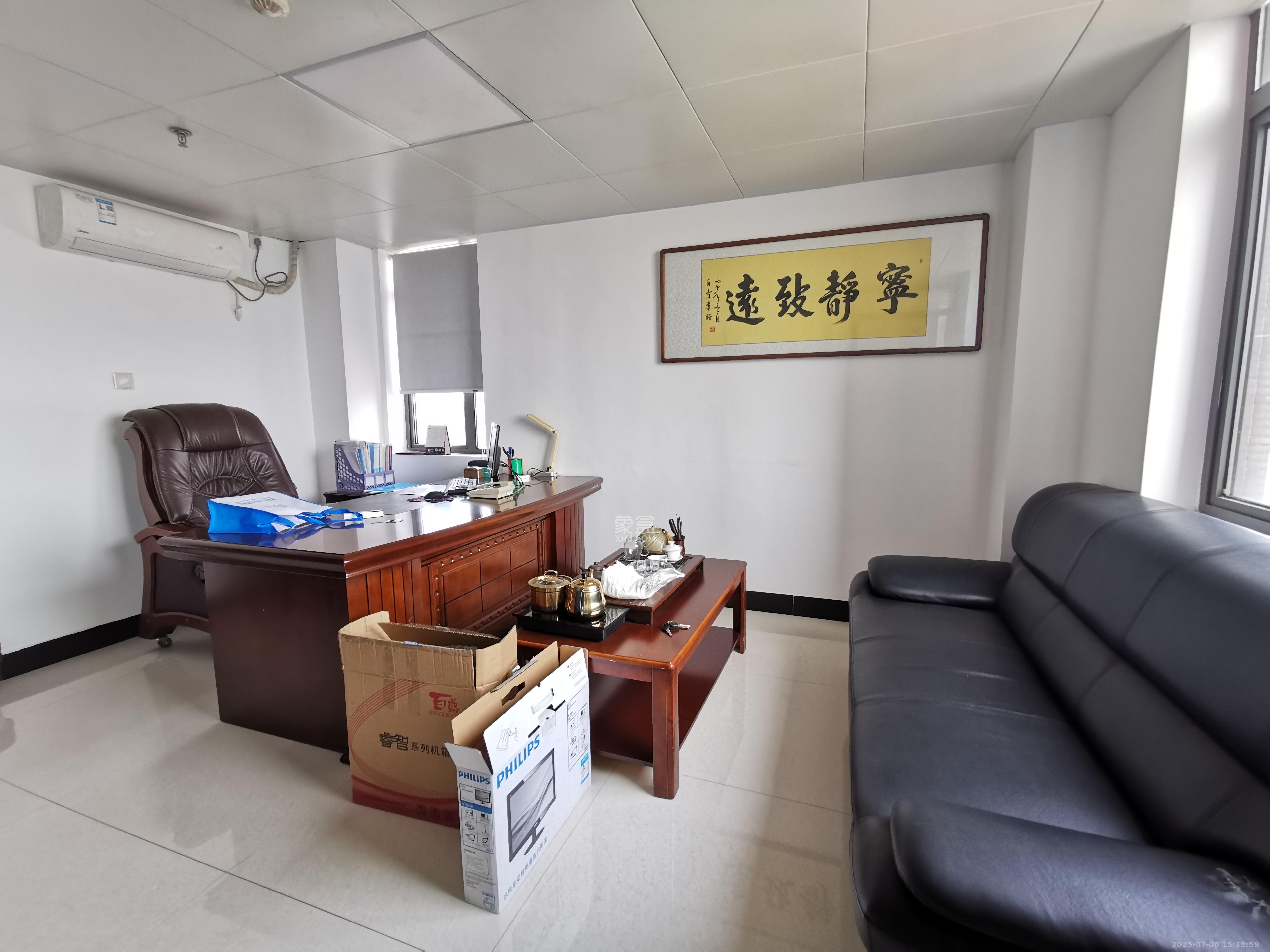 长房中庭国际（东郡华蓉广场）  4室2厅1卫    10800.0元/月室内图