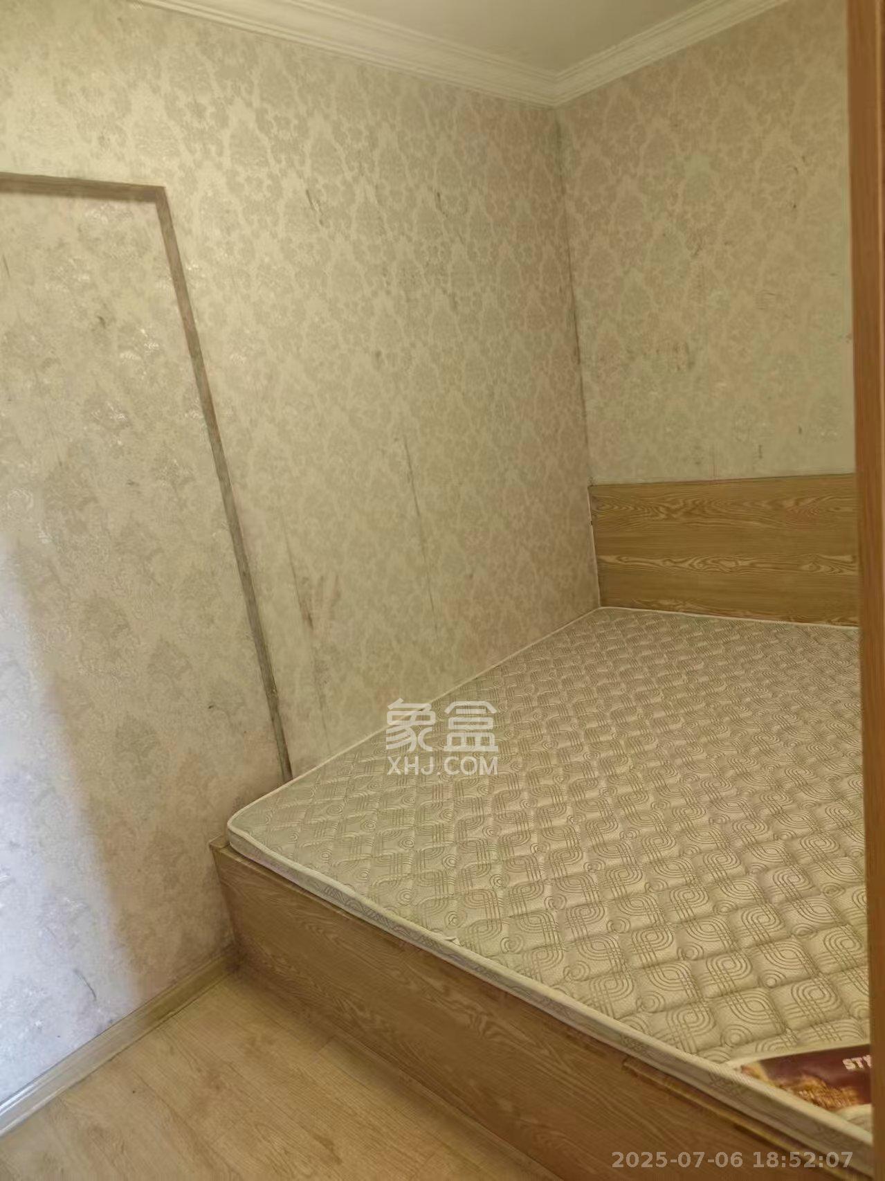 金色loft（鑫秋大厦）  1室2厅2卫   1800.00元/月