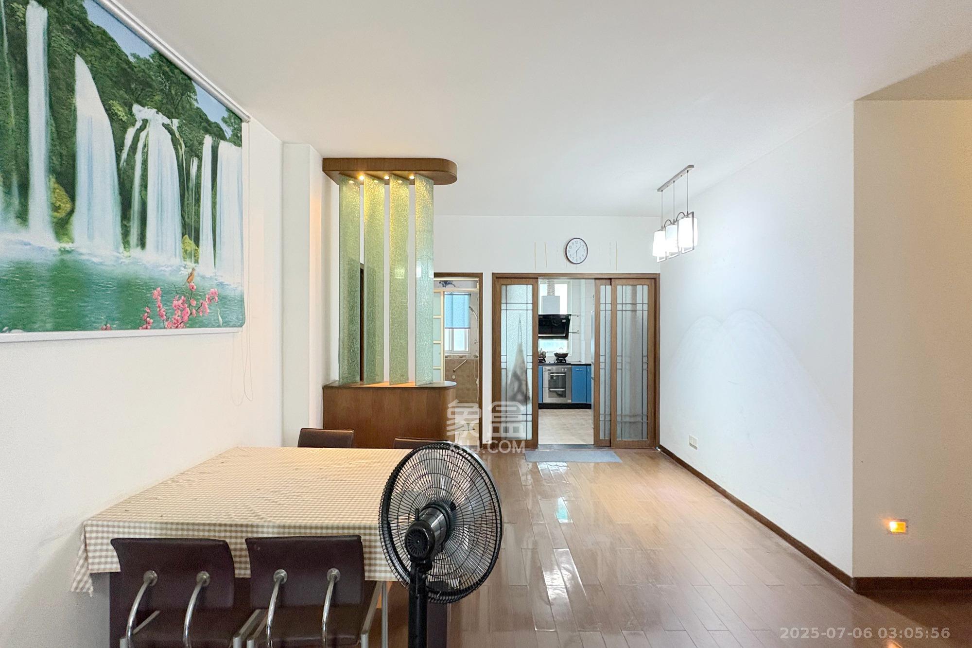 滨湖嘉园（湖滨小区）  4室2厅1卫    108.0万客厅