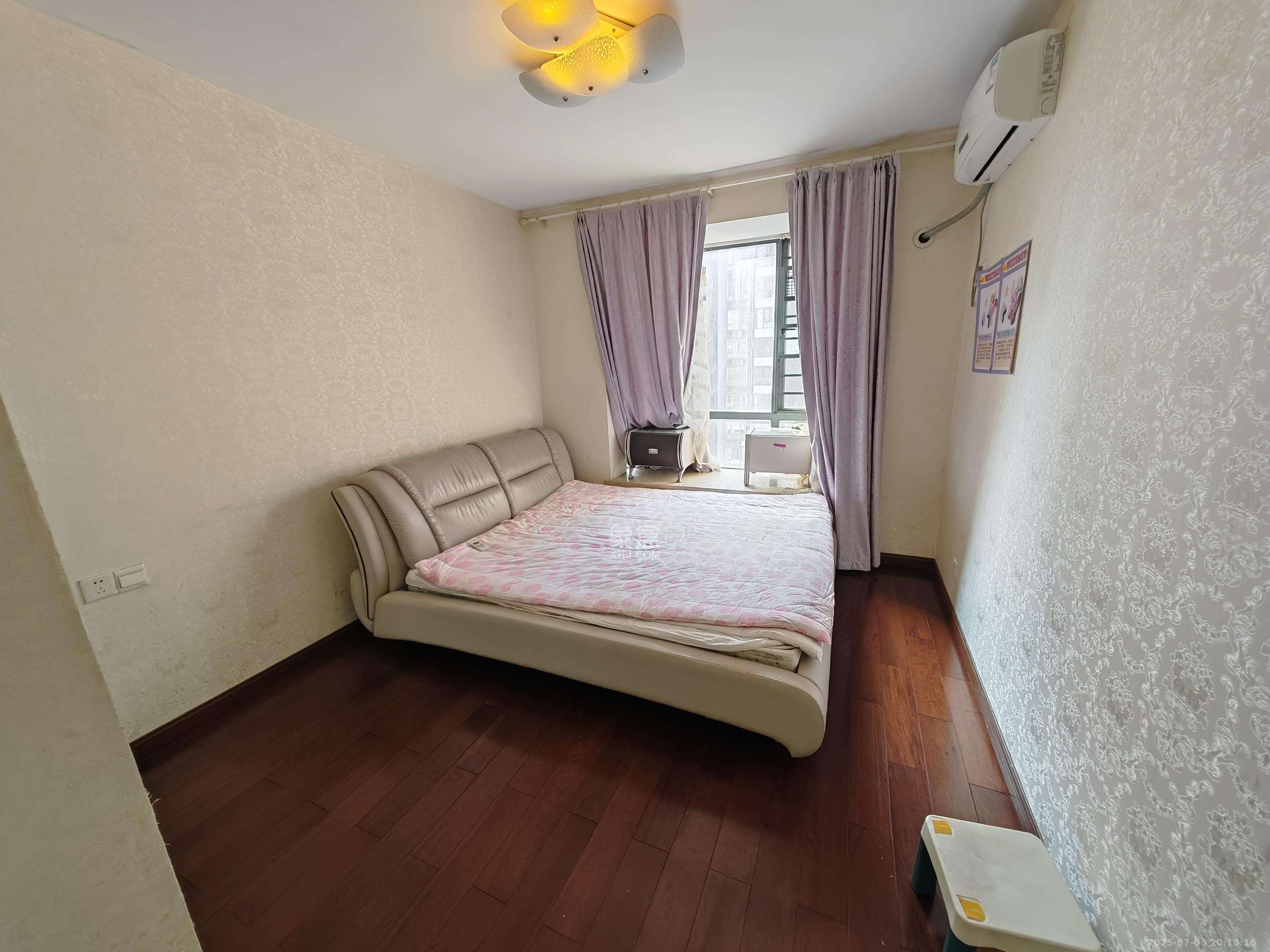 西子花苑  1室2厅2卫   3300.00元/月室内图