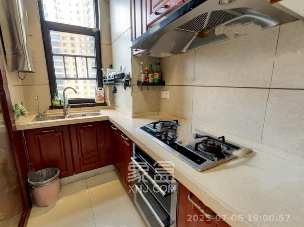 运达中央广场一、二期  3室2厅2卫    10000.0元/月室内图