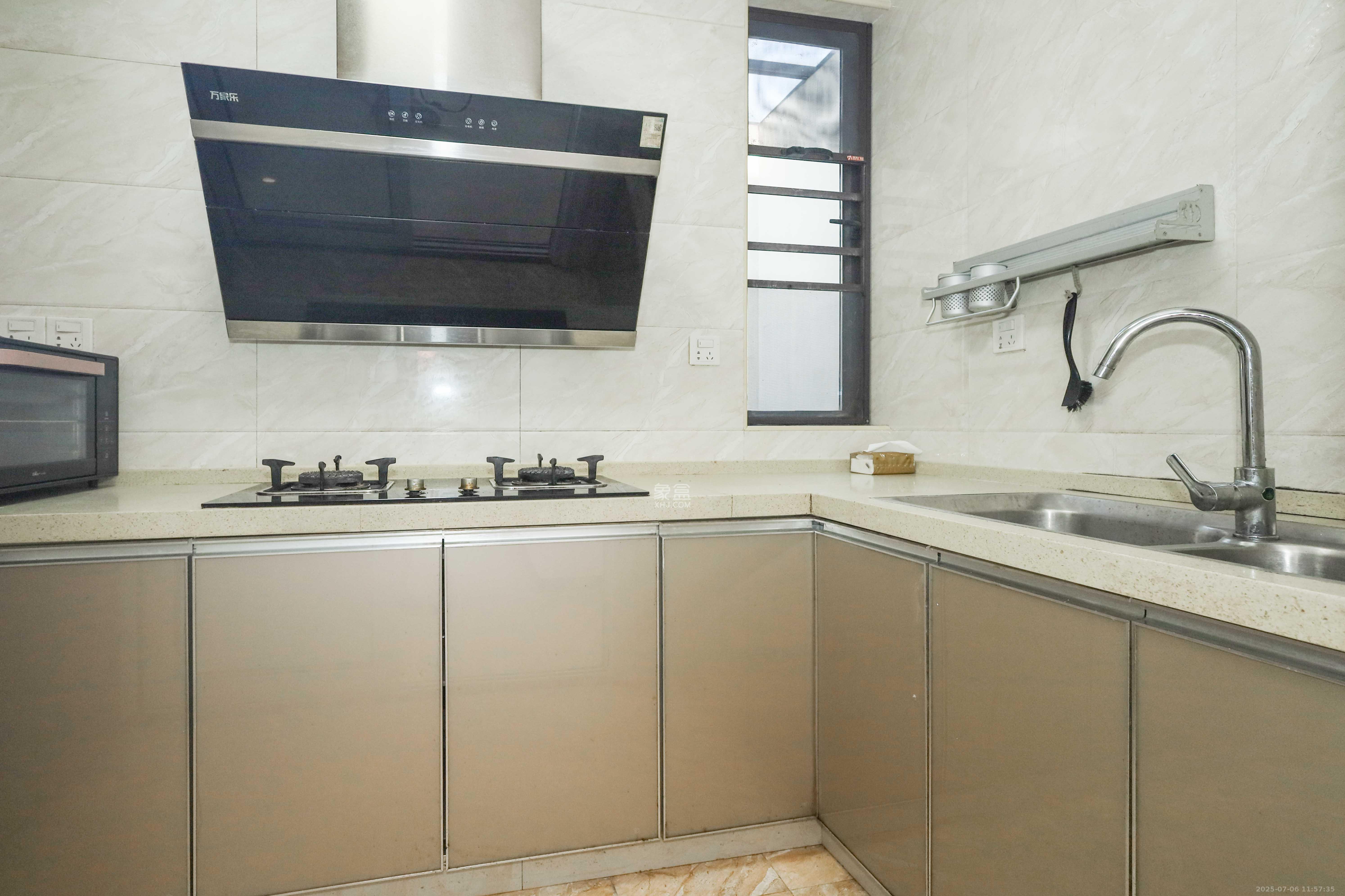 惠天然梅岭国际  3室2厅1卫    105.0万厨房