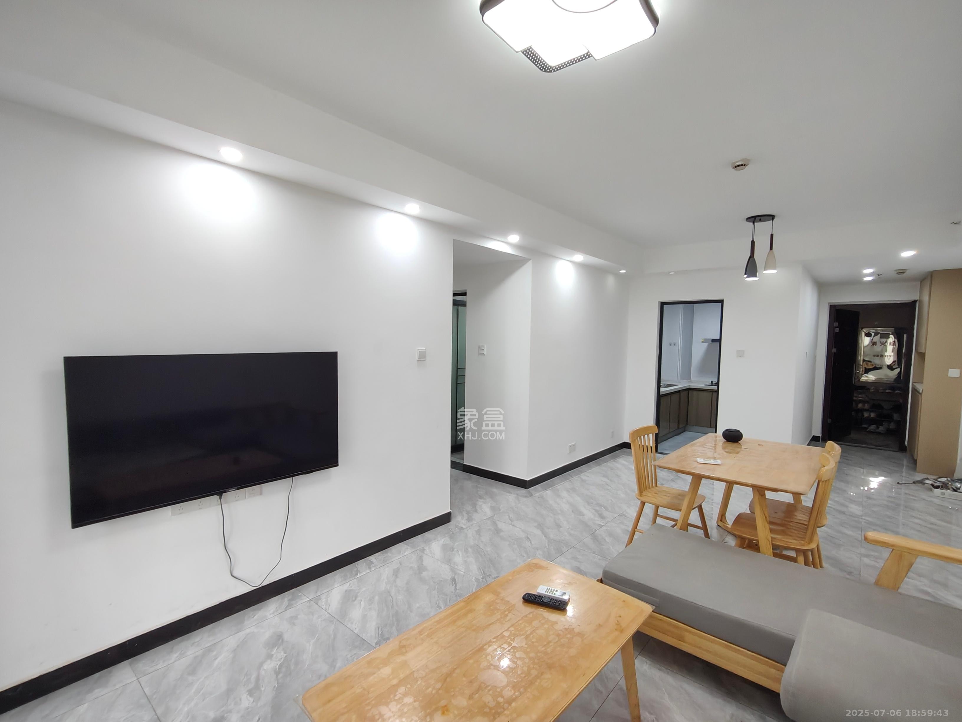 南山梅溪一方  3室2厅2卫   2600.00元/月室内图