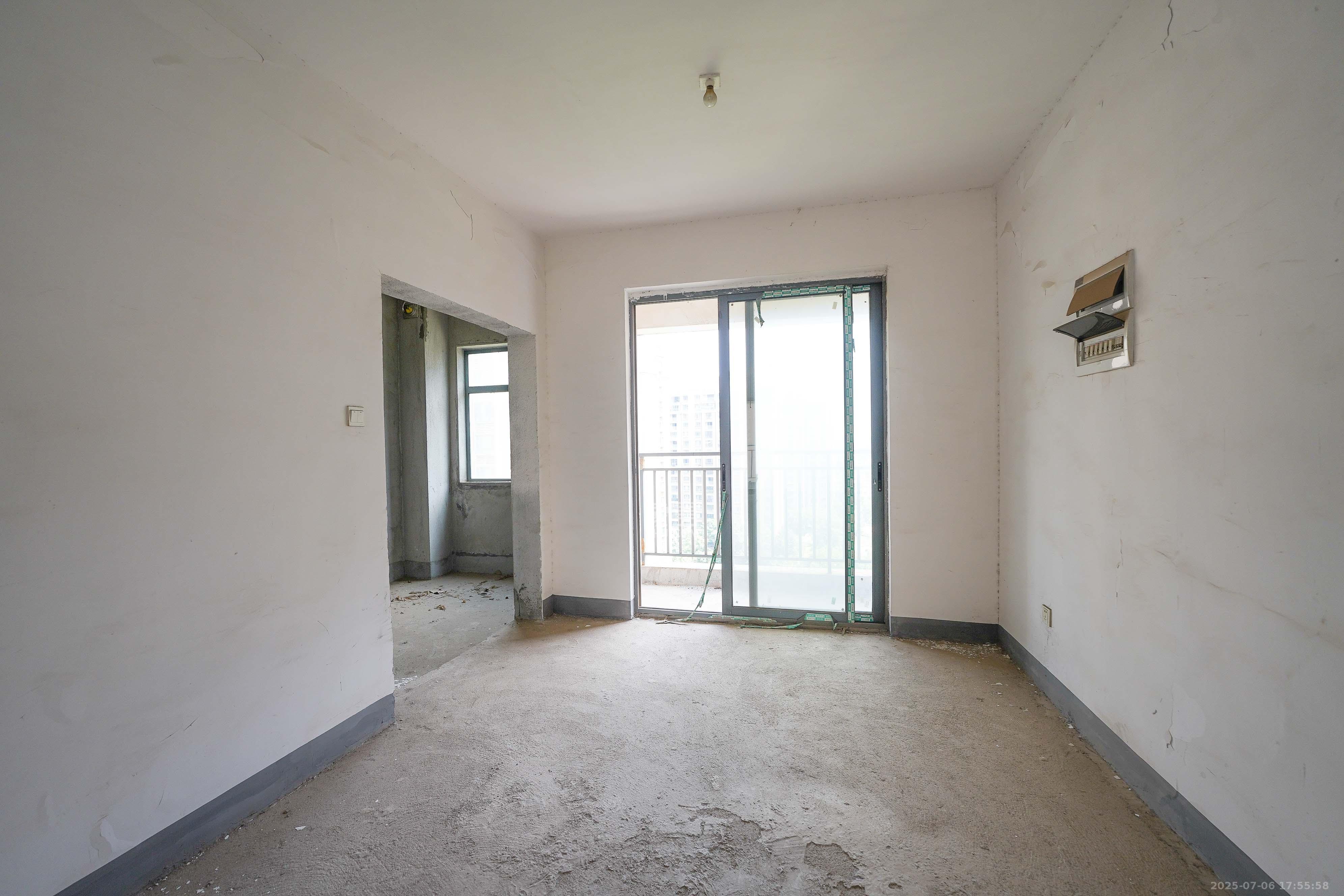 和美星城  4室2厅1卫    105.0万 和美星城  4室2厅1卫    105.0万客厅