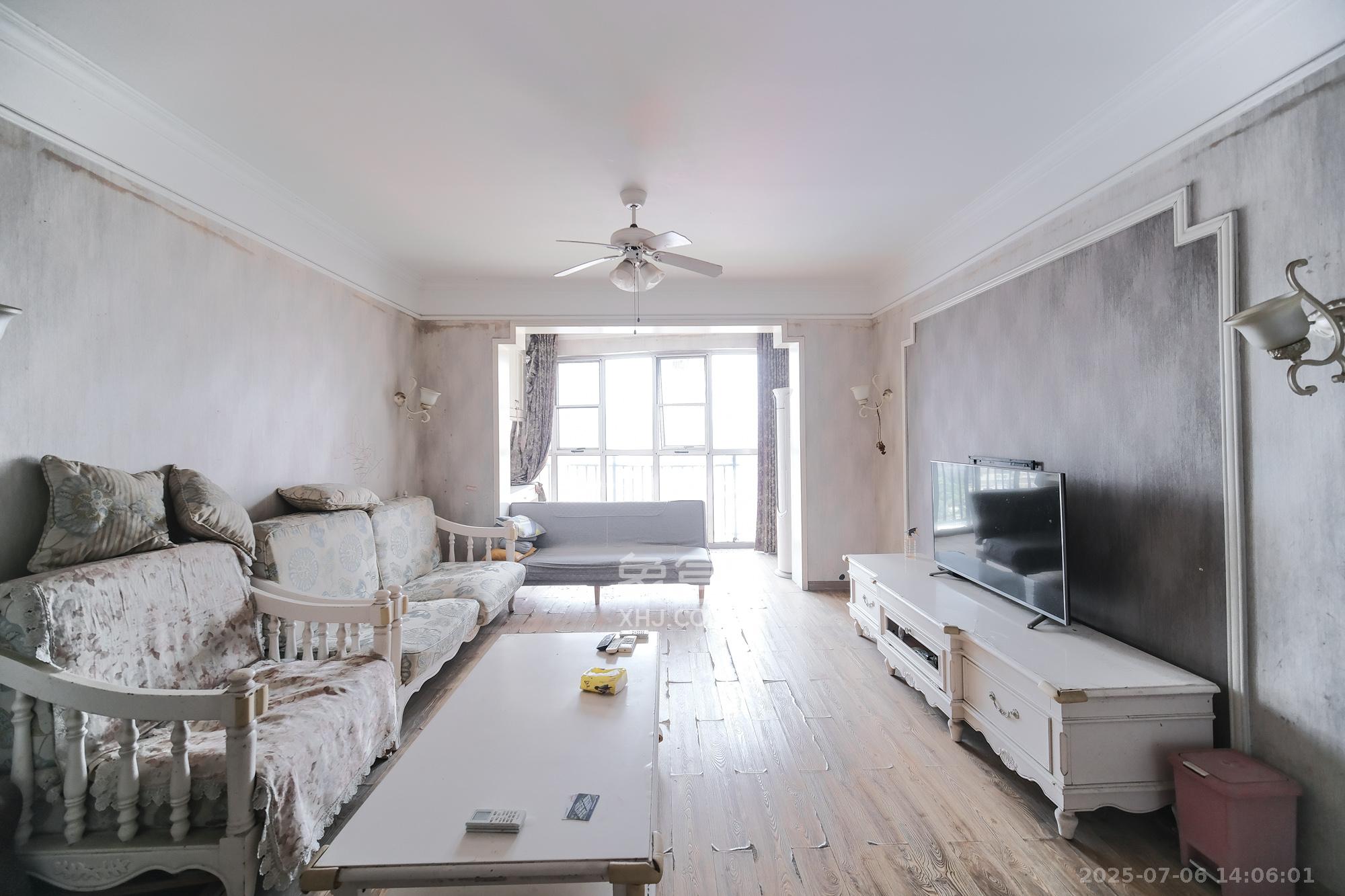 红树湾  2室2厅1卫    48.8万 红树湾  2室2厅1卫    48.8万客厅